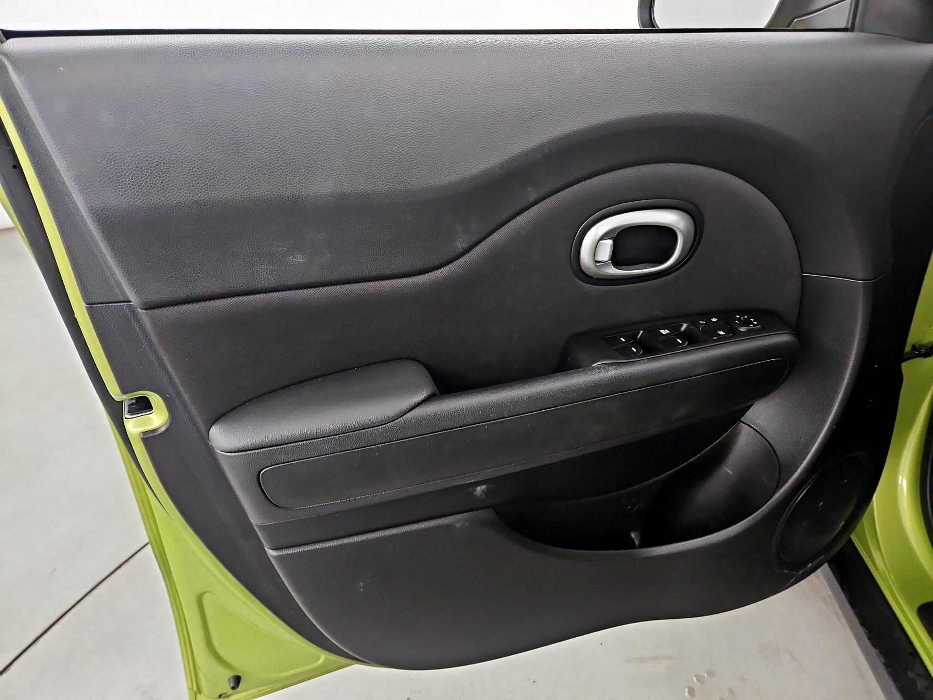 Thumbnail: 2015 Kia Soul - 12