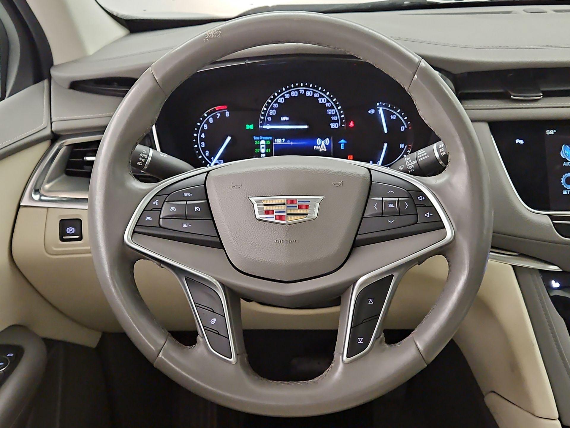 Thumbnail: 2017 Cadillac XT5 - 10