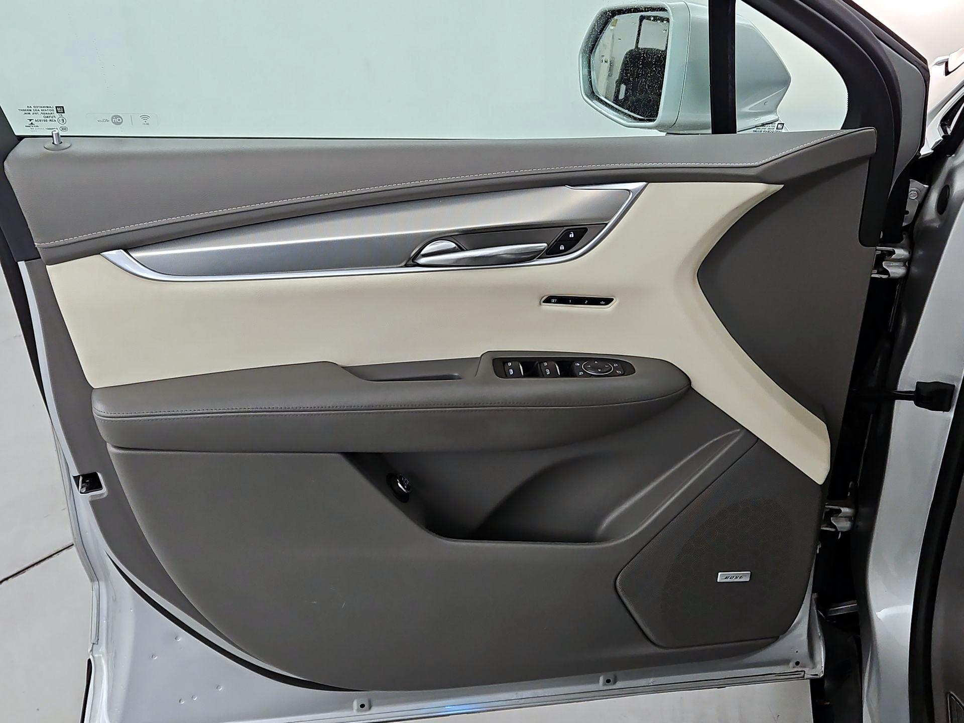 Thumbnail: 2017 Cadillac XT5 - 12