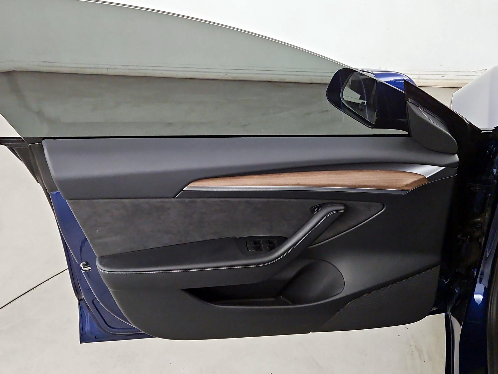 Thumbnail: 2023 Tesla Model 3 - 12