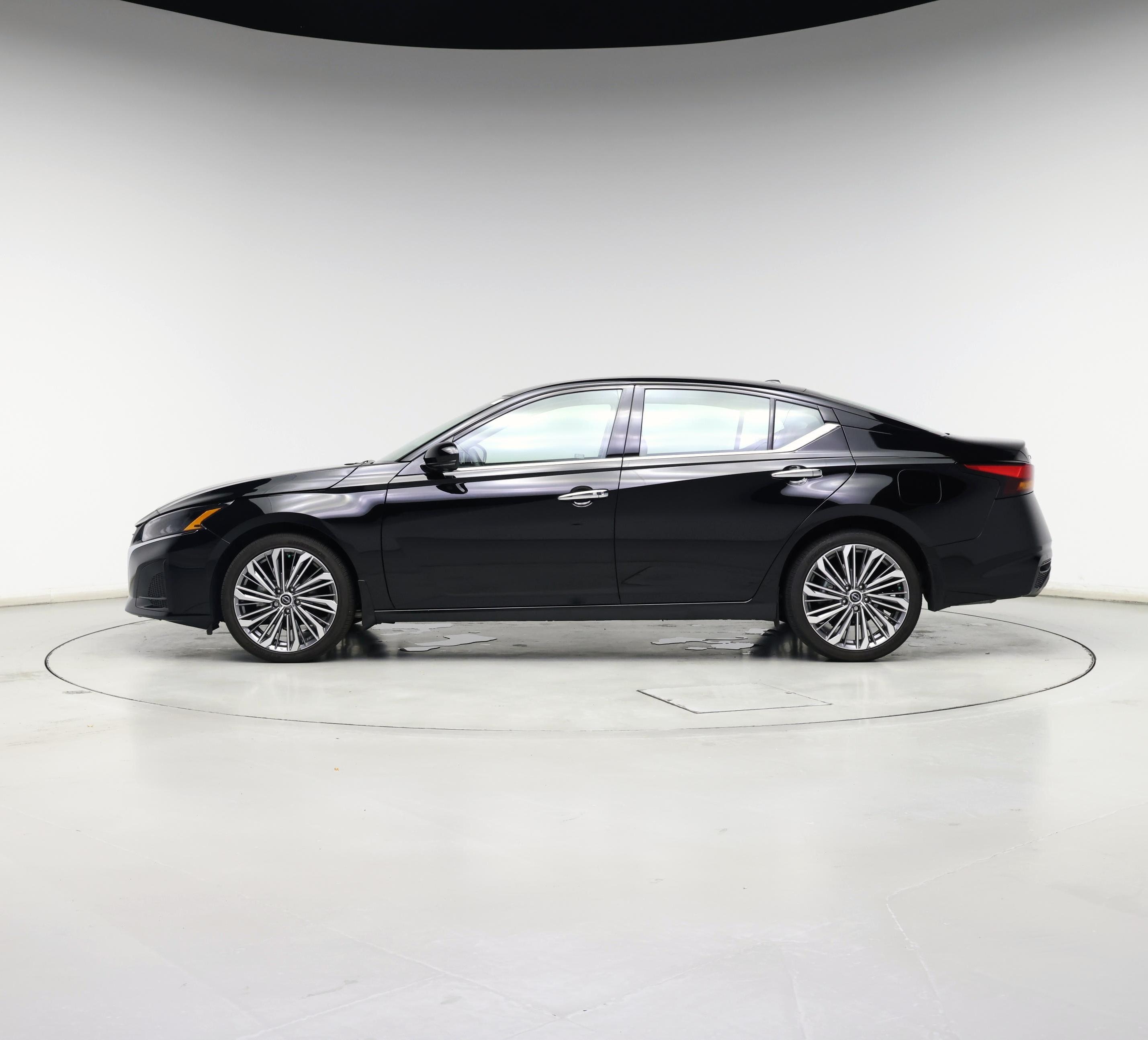 Thumbnail: 2023 Nissan Altima - 3