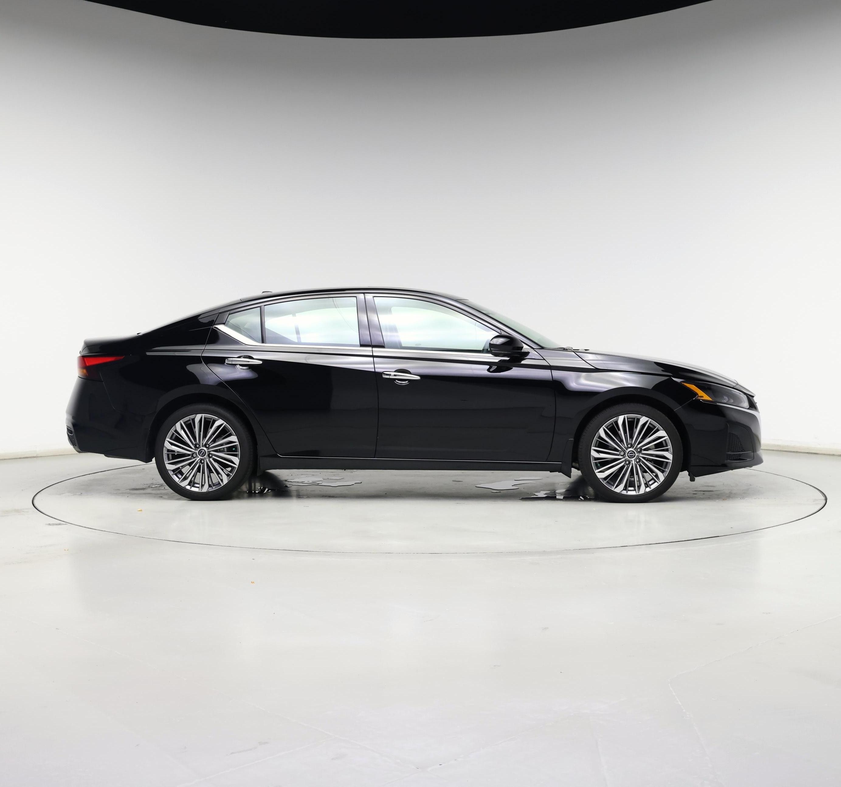 Thumbnail: 2023 Nissan Altima - 7