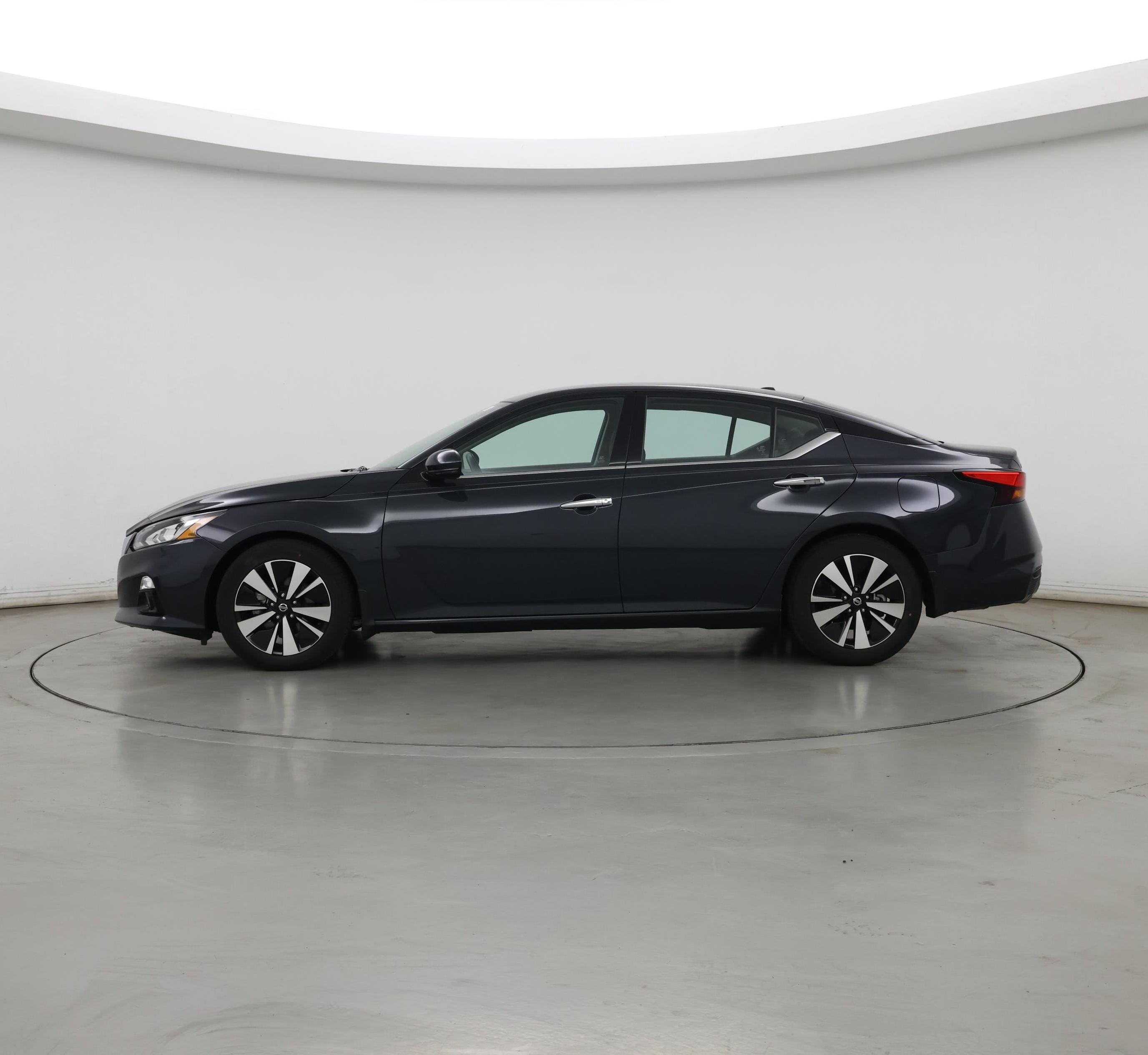 Thumbnail: 2022 Nissan Altima - 3