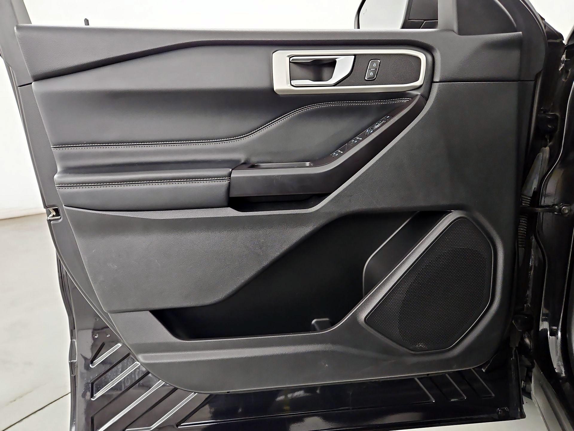 Thumbnail: 2020 Ford Explorer - 12