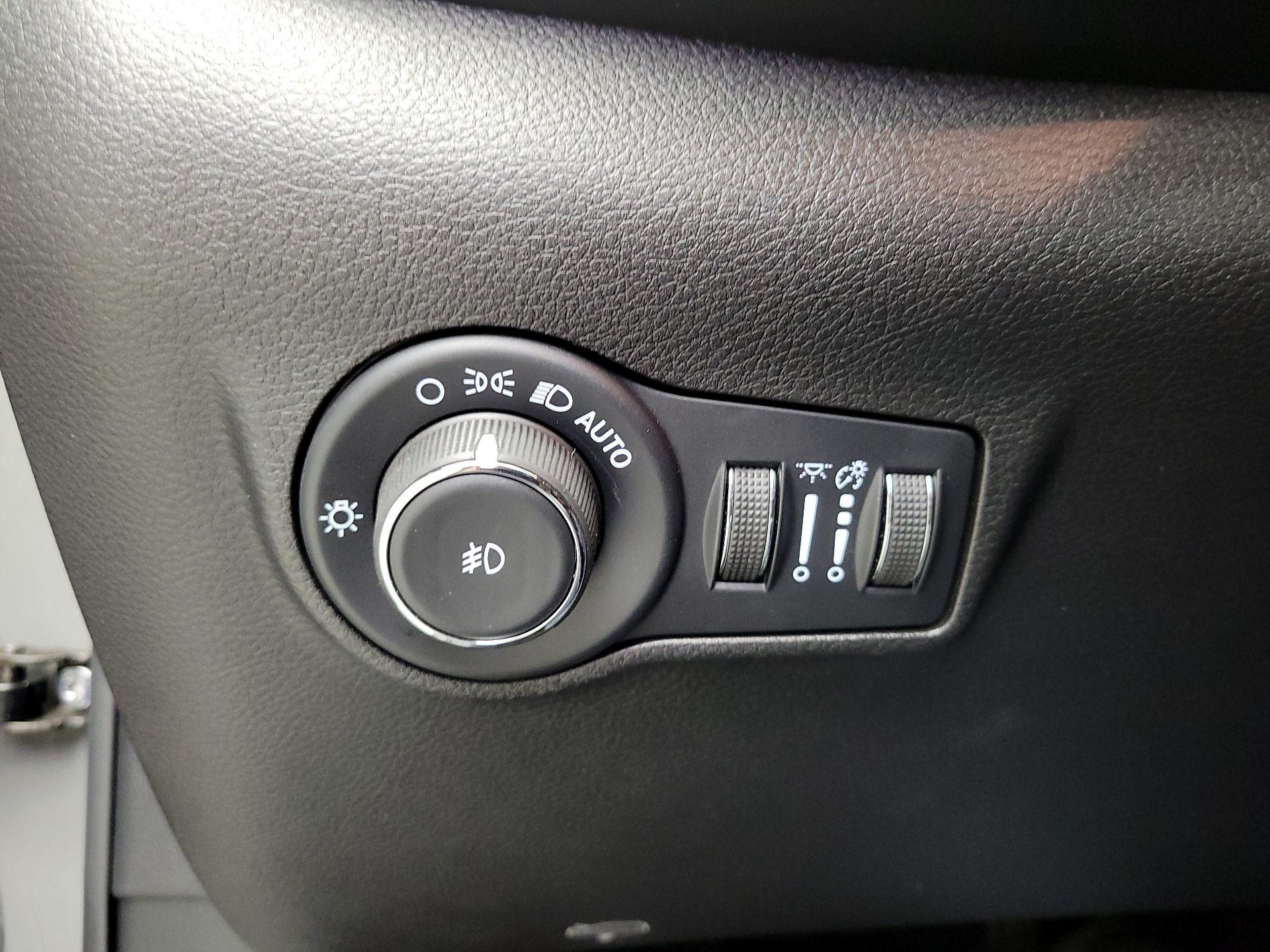 Thumbnail: 2022 Jeep Compass - 13