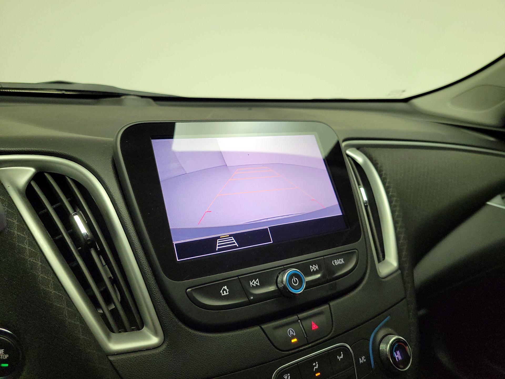 Thumbnail: 2022 Chevrolet Malibu - 14