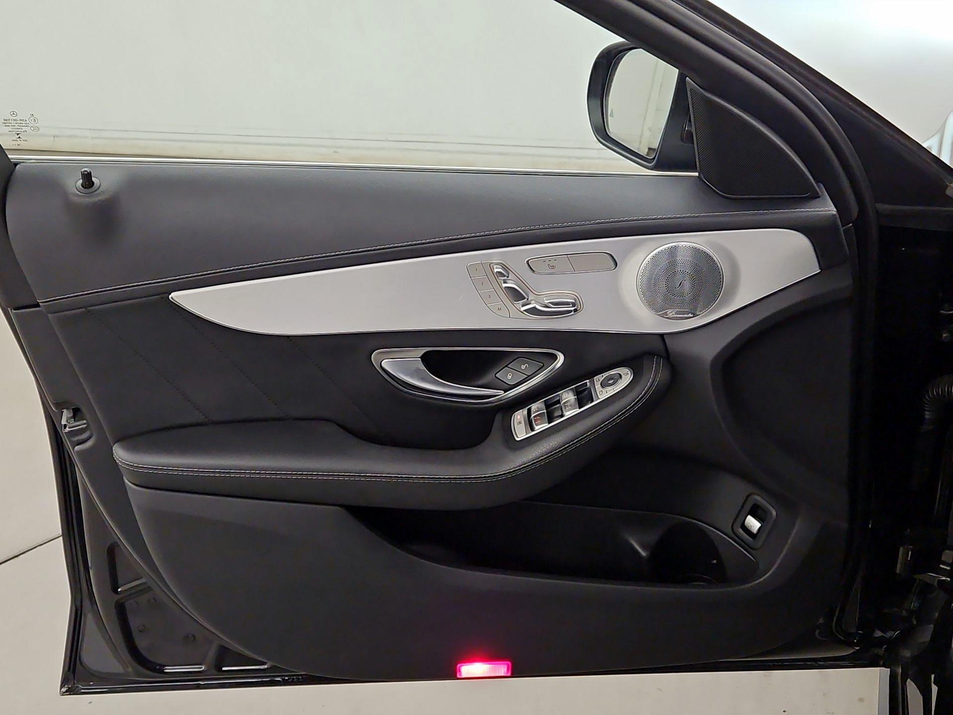 Thumbnail: 2016 Mercedes-Benz C-Class - 12