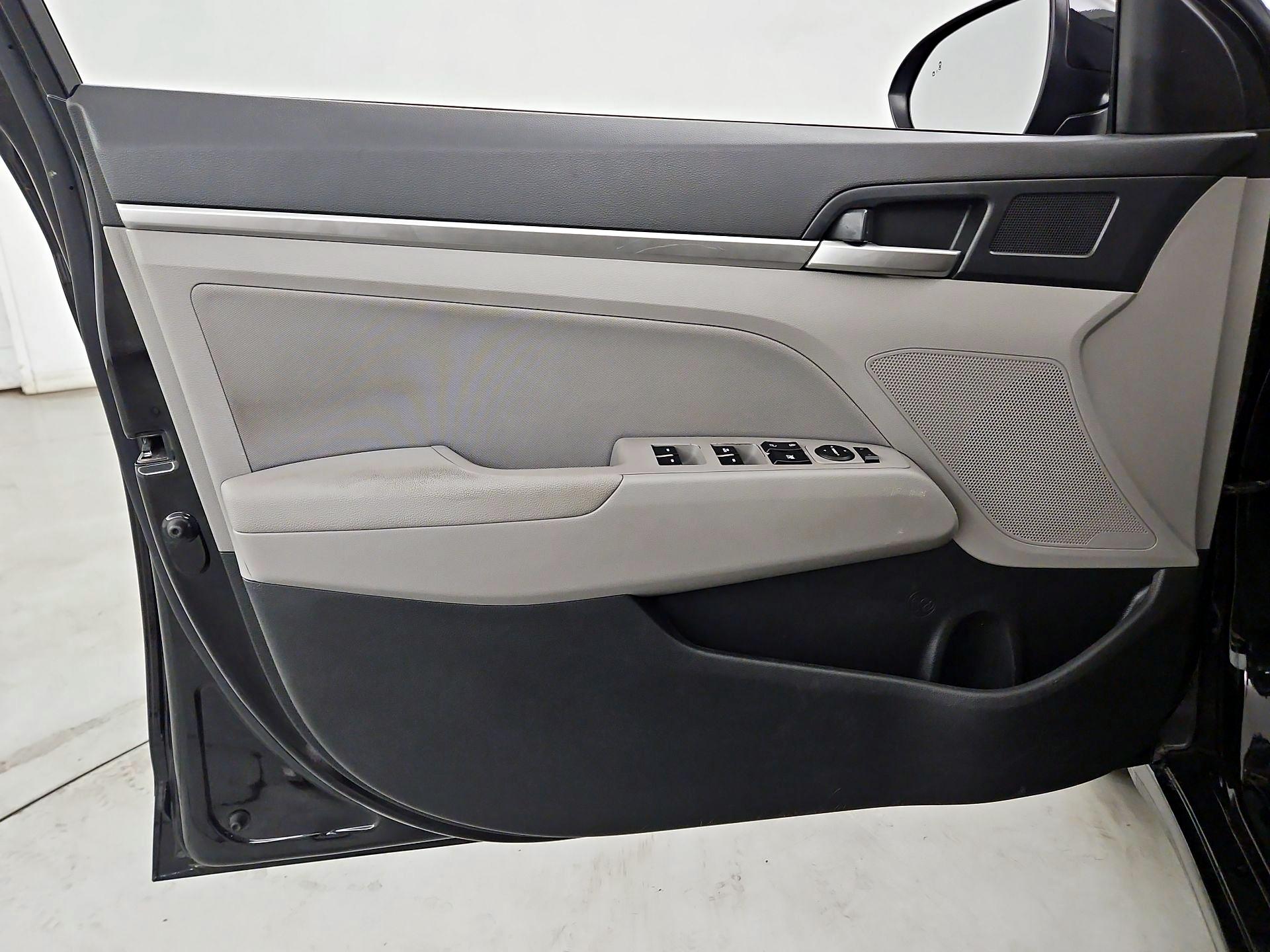 Thumbnail: 2020 Hyundai Elantra - 12