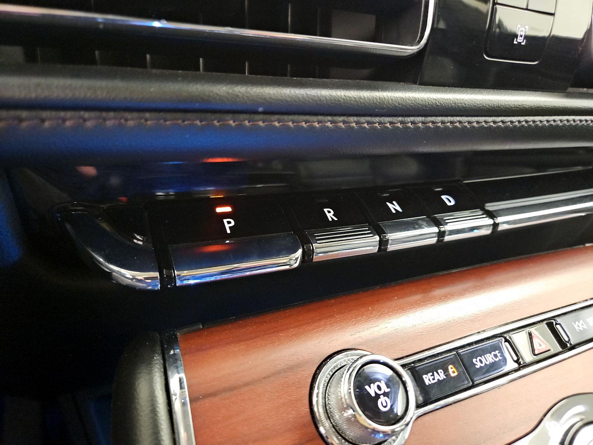 Thumbnail: 2021 Lincoln Aviator - 18