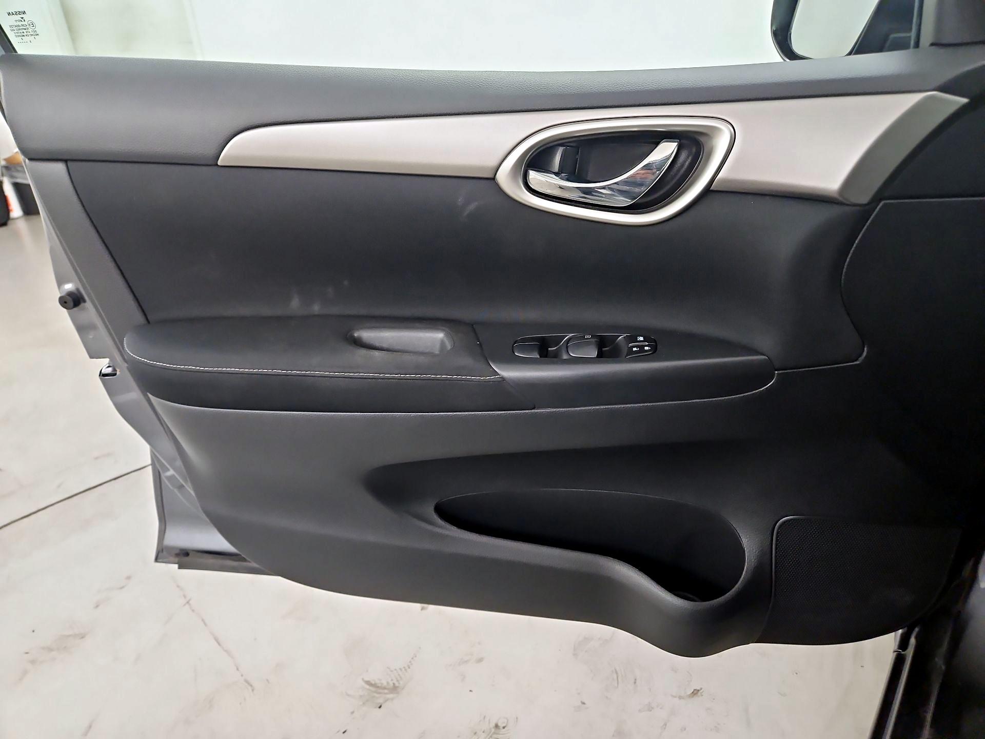 Thumbnail: 2015 Nissan Sentra - 12