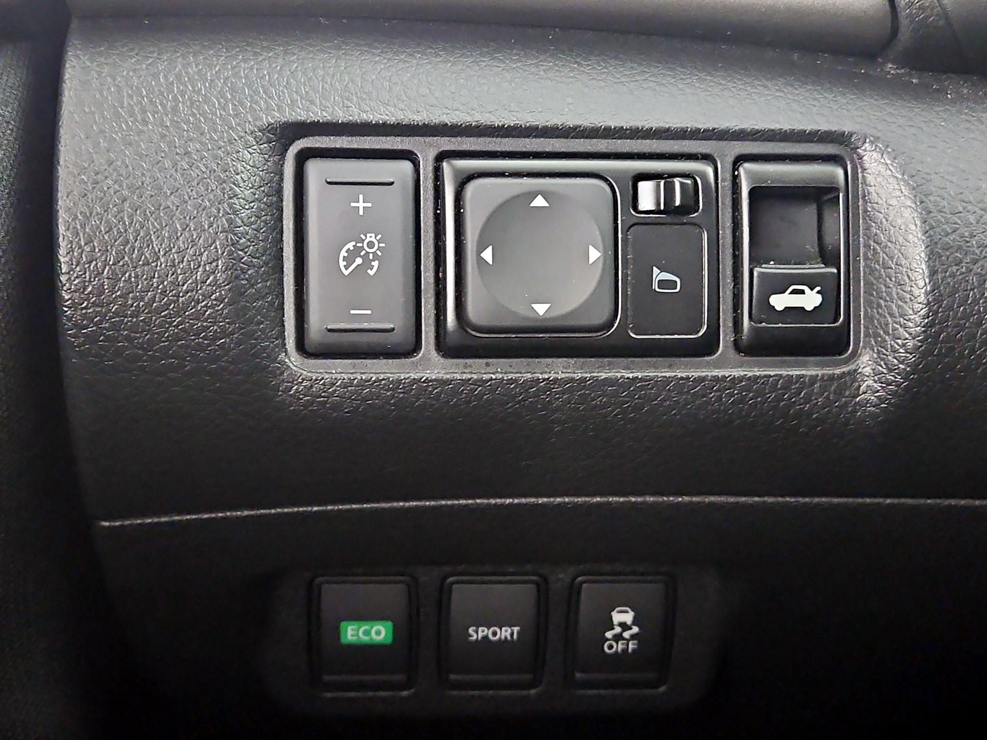 Thumbnail: 2015 Nissan Sentra - 13