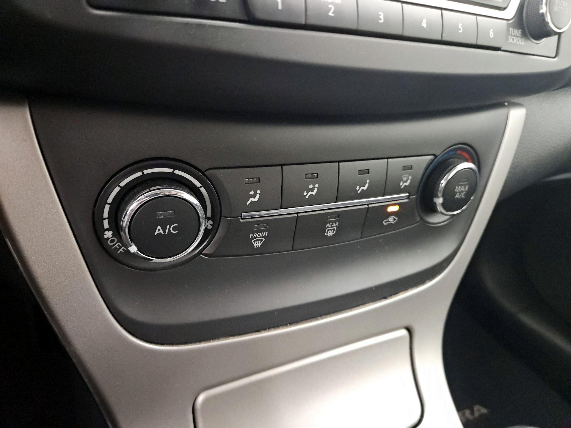 Thumbnail: 2015 Nissan Sentra - 16
