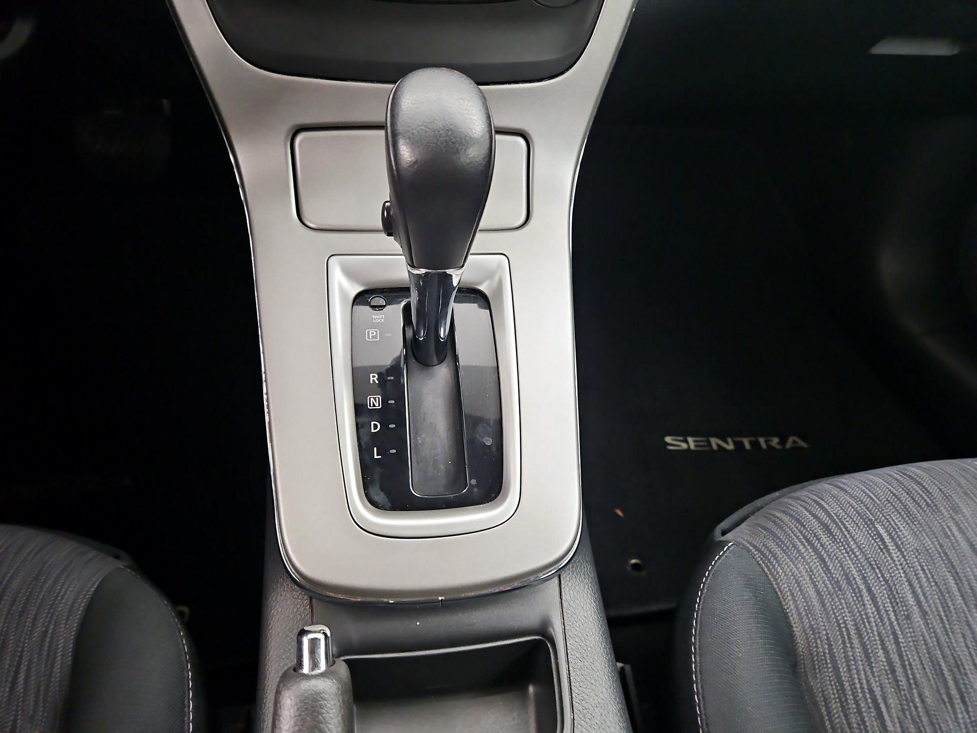 Thumbnail: 2015 Nissan Sentra - 17