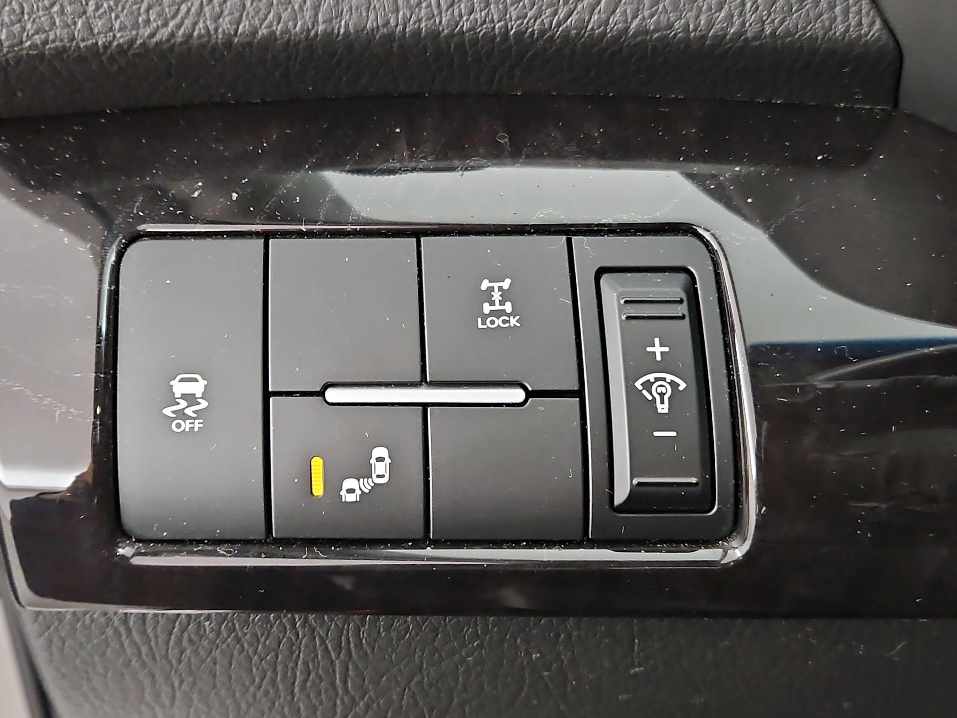 Thumbnail: 2015 Kia Sorento - 13