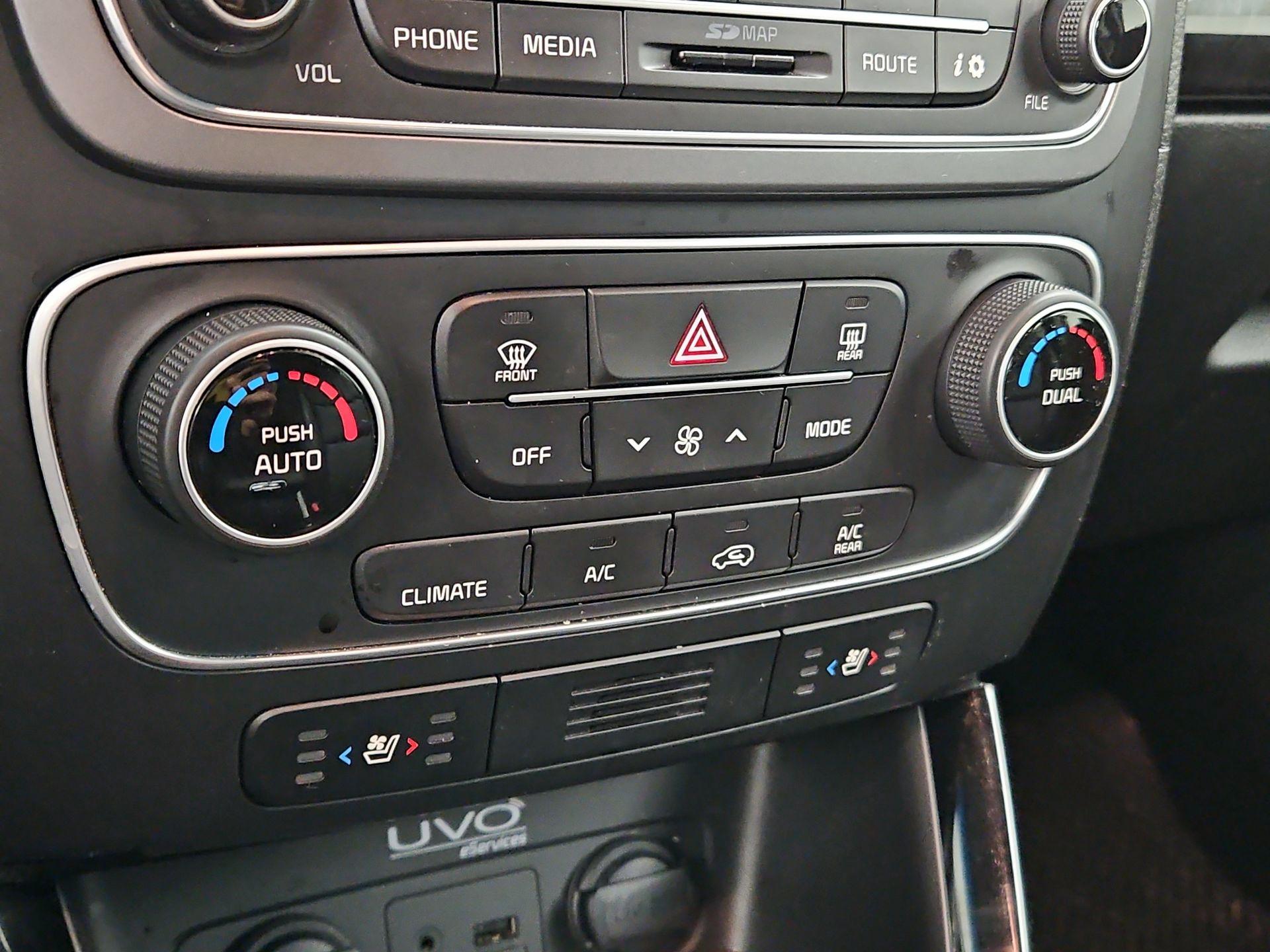 Thumbnail: 2015 Kia Sorento - 16