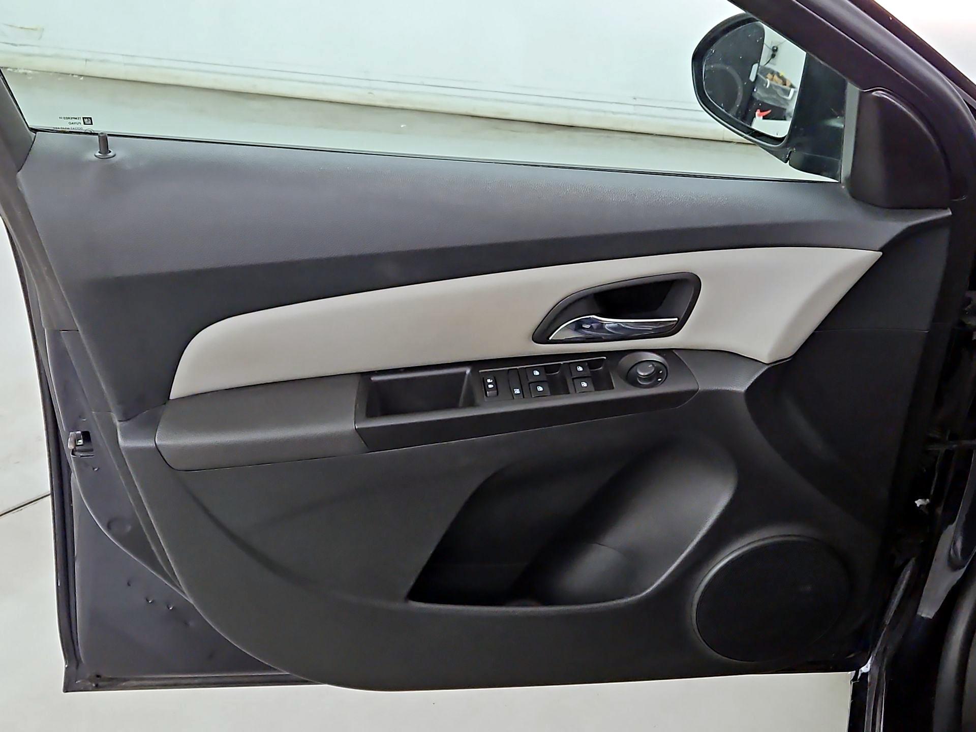 Thumbnail: 2015 Chevrolet Cruze - 12