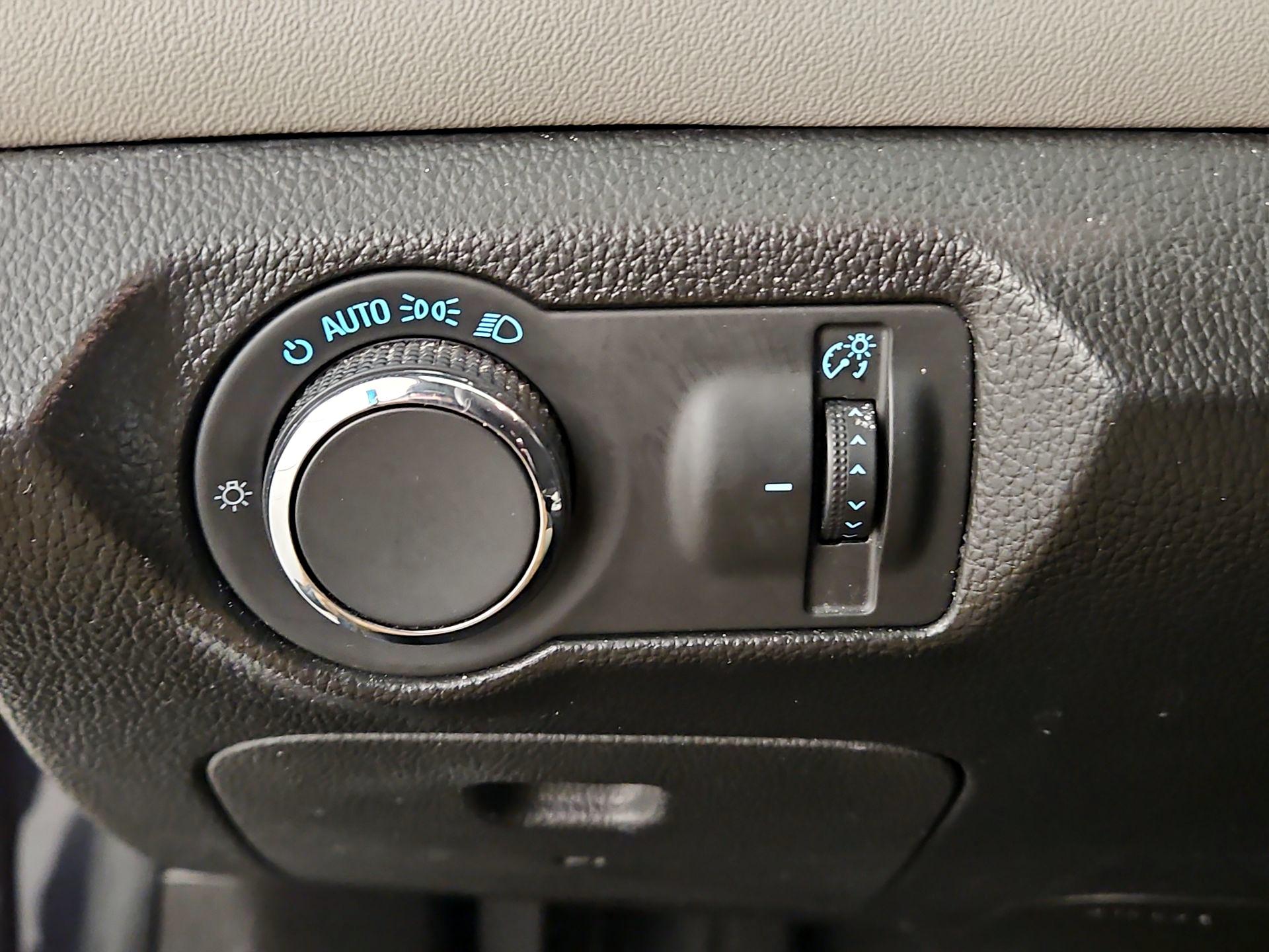 Thumbnail: 2015 Chevrolet Cruze - 13