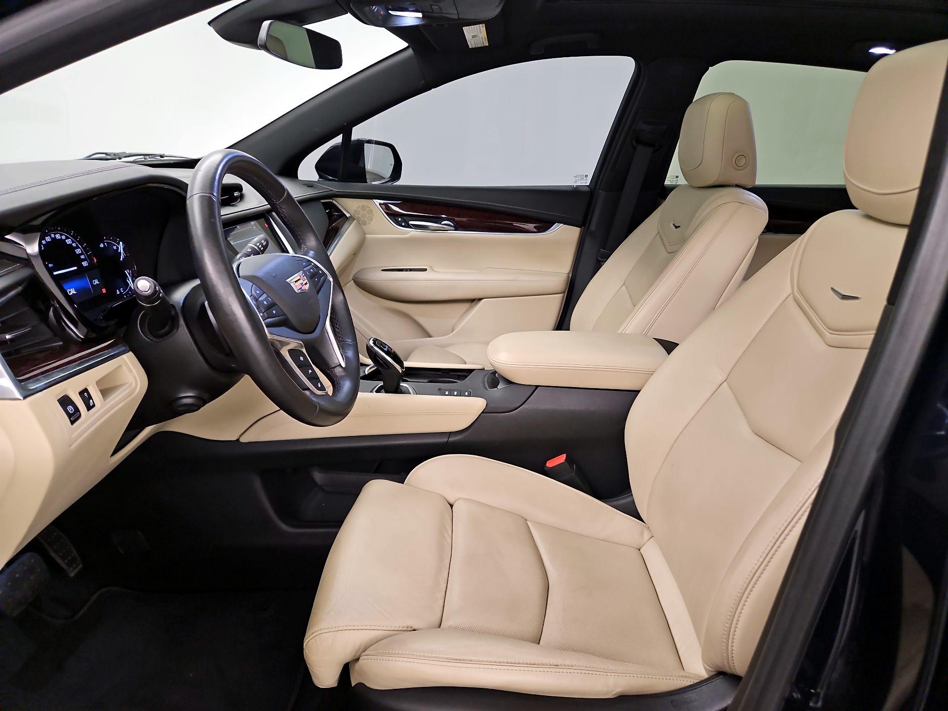 Thumbnail: 2017 Cadillac XT5 - 11
