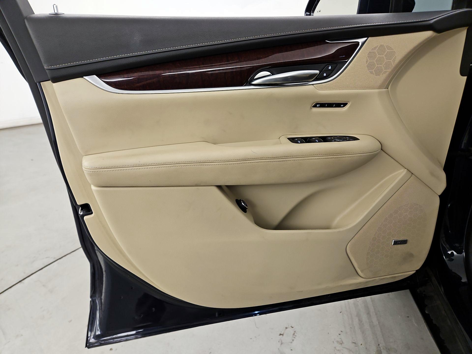Thumbnail: 2017 Cadillac XT5 - 12