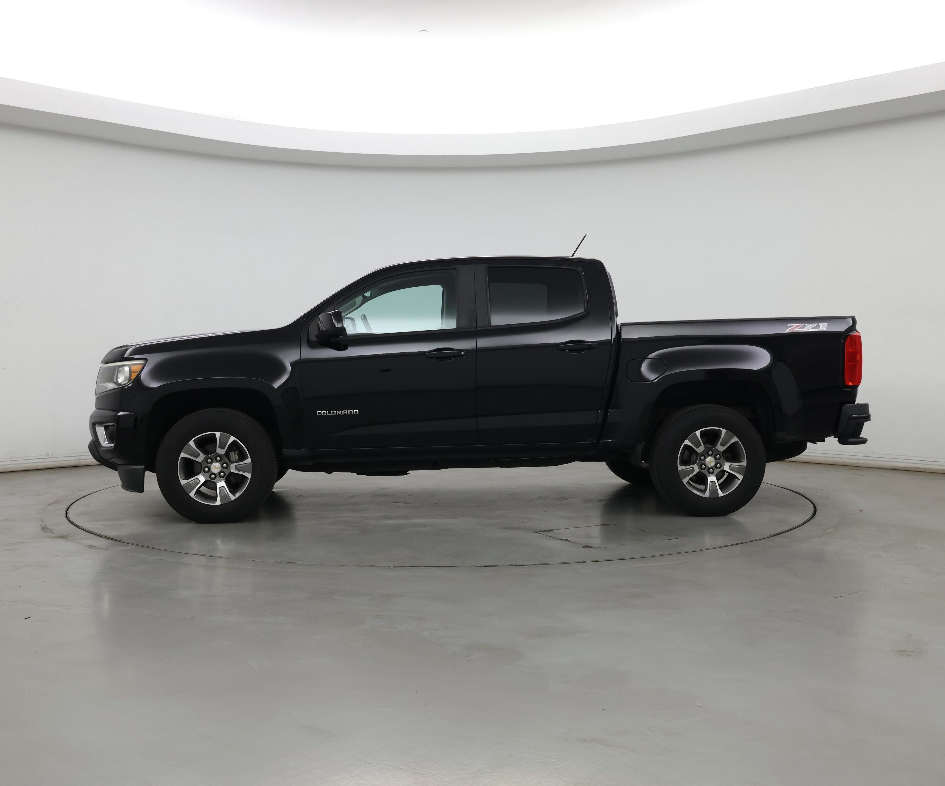Thumbnail: 2017 Chevrolet Colorado - 3