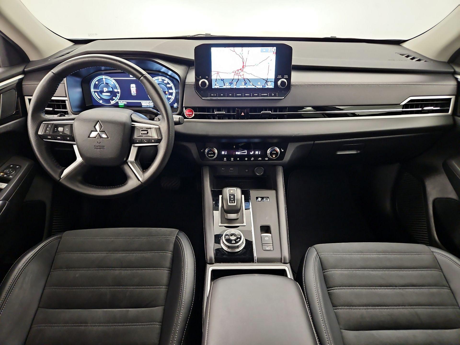 Thumbnail: 2023 Mitsubishi Outlander - 9