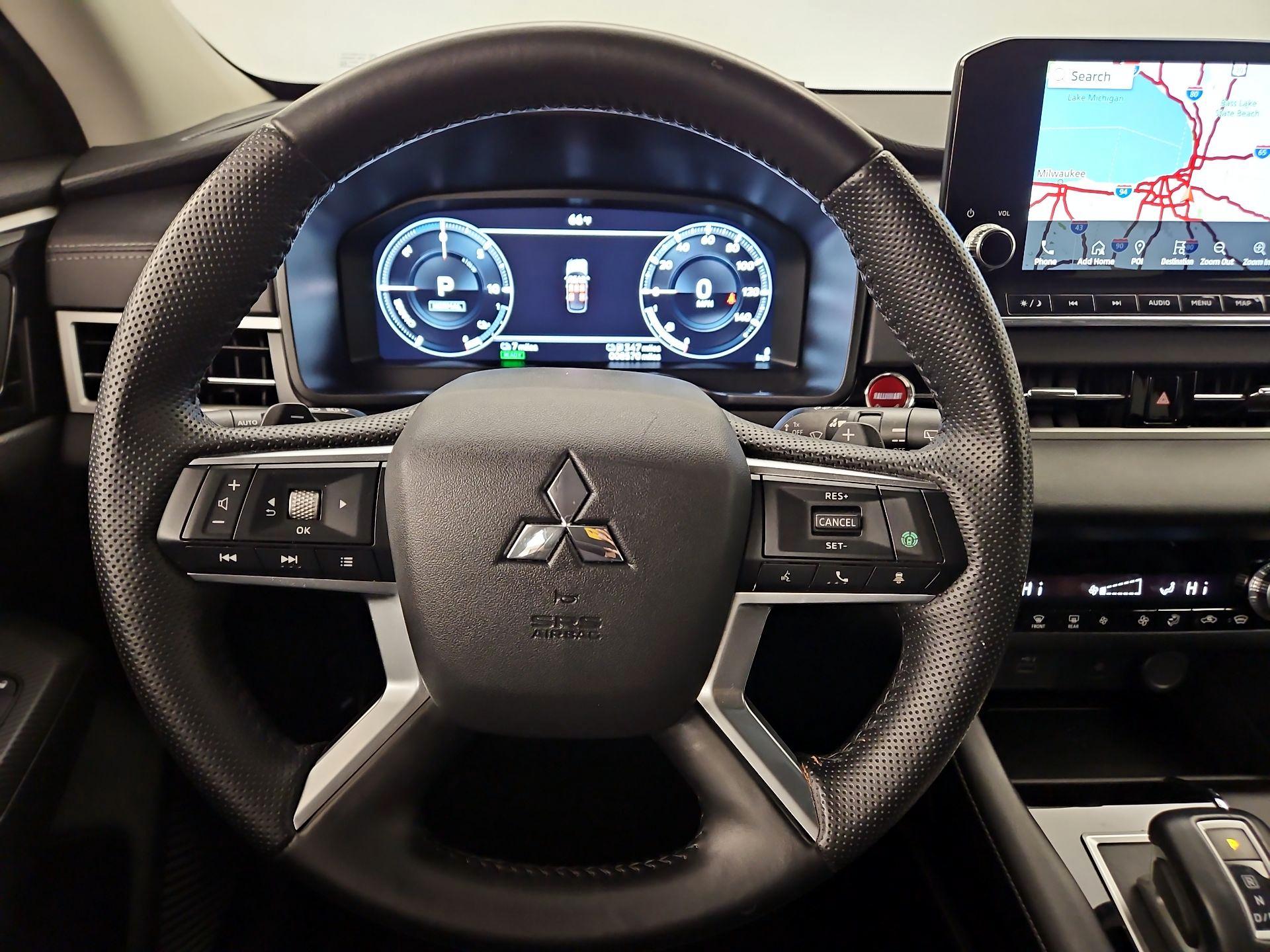 Thumbnail: 2023 Mitsubishi Outlander - 10