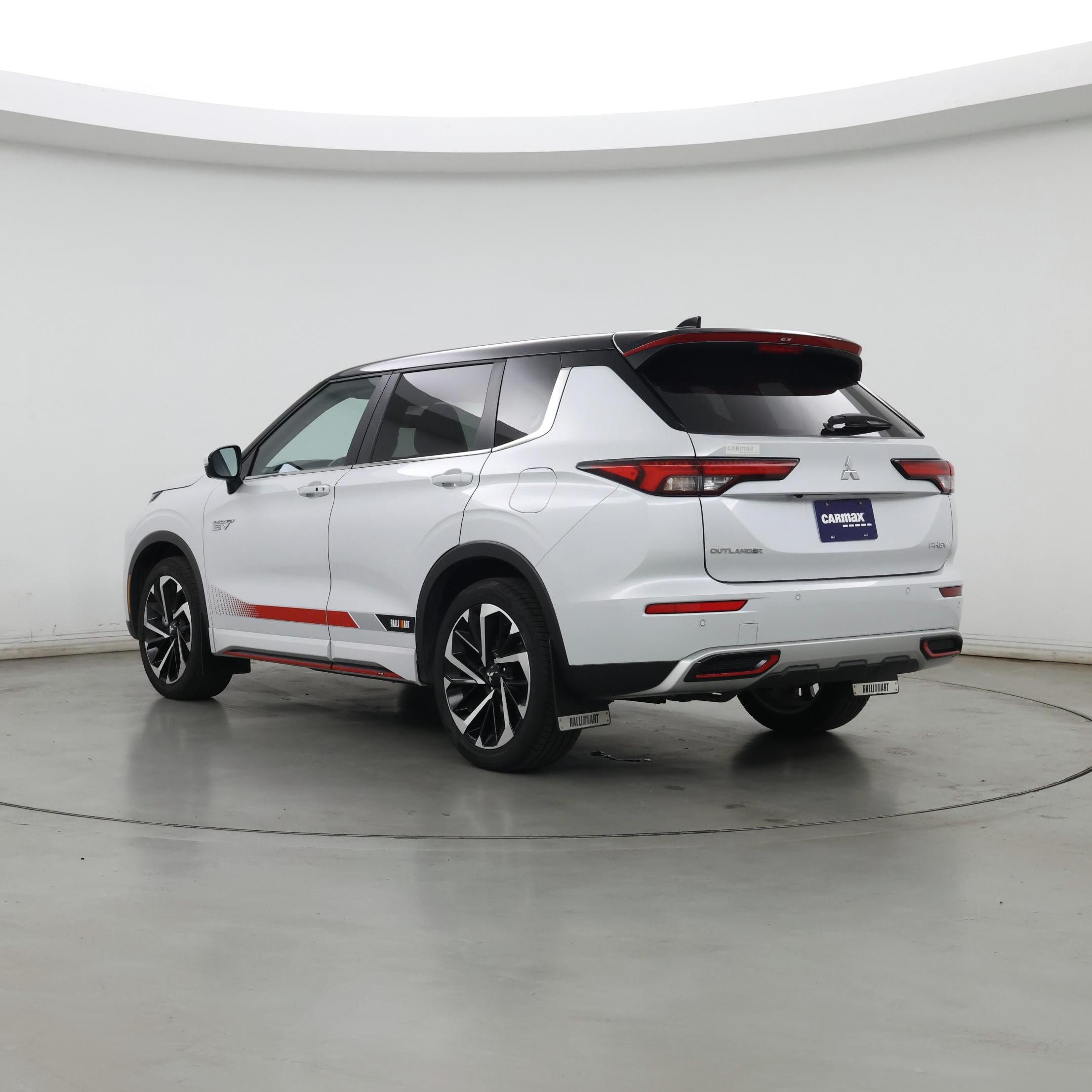 Thumbnail: 2023 Mitsubishi Outlander - 2