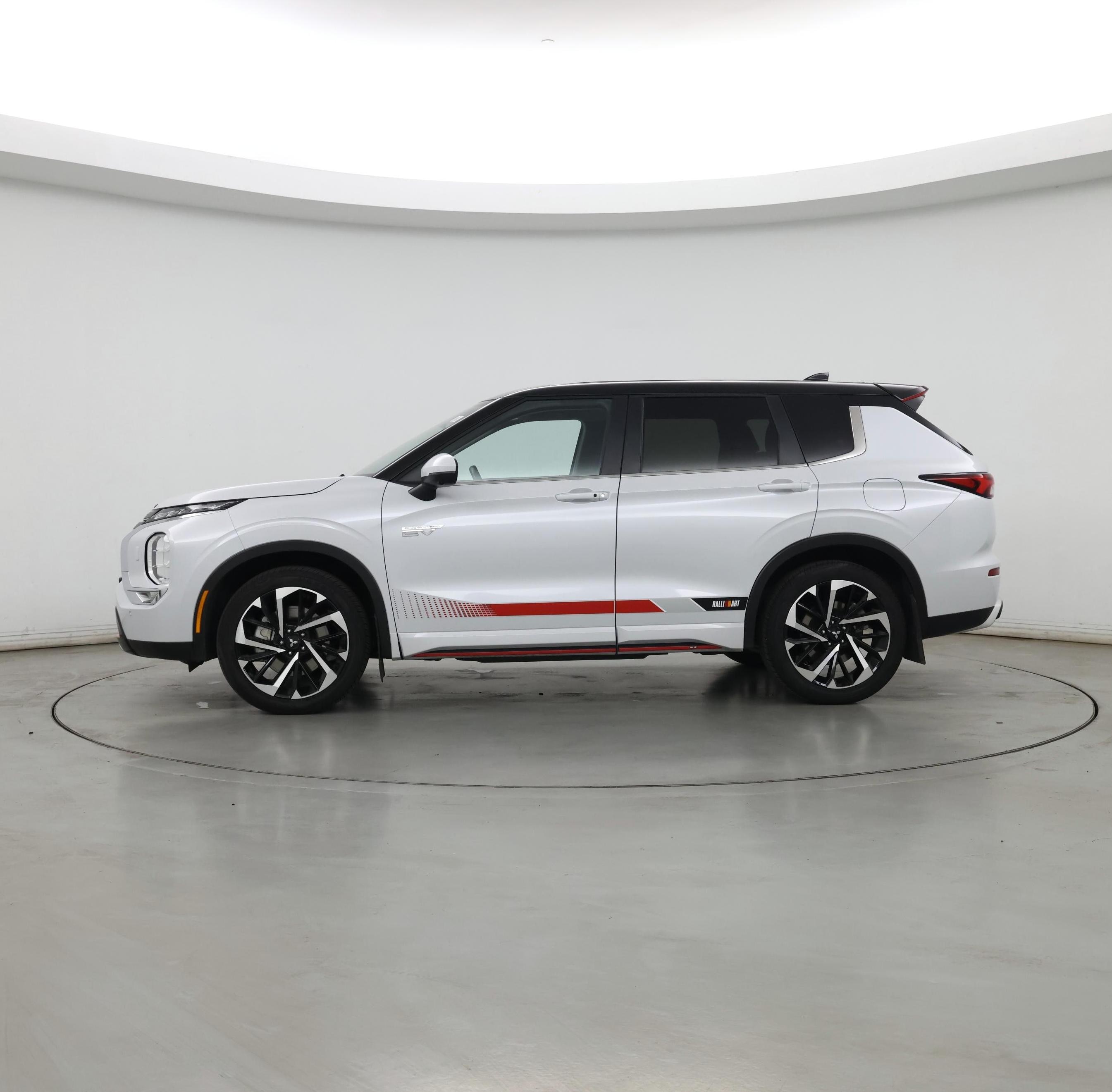 Thumbnail: 2023 Mitsubishi Outlander - 3