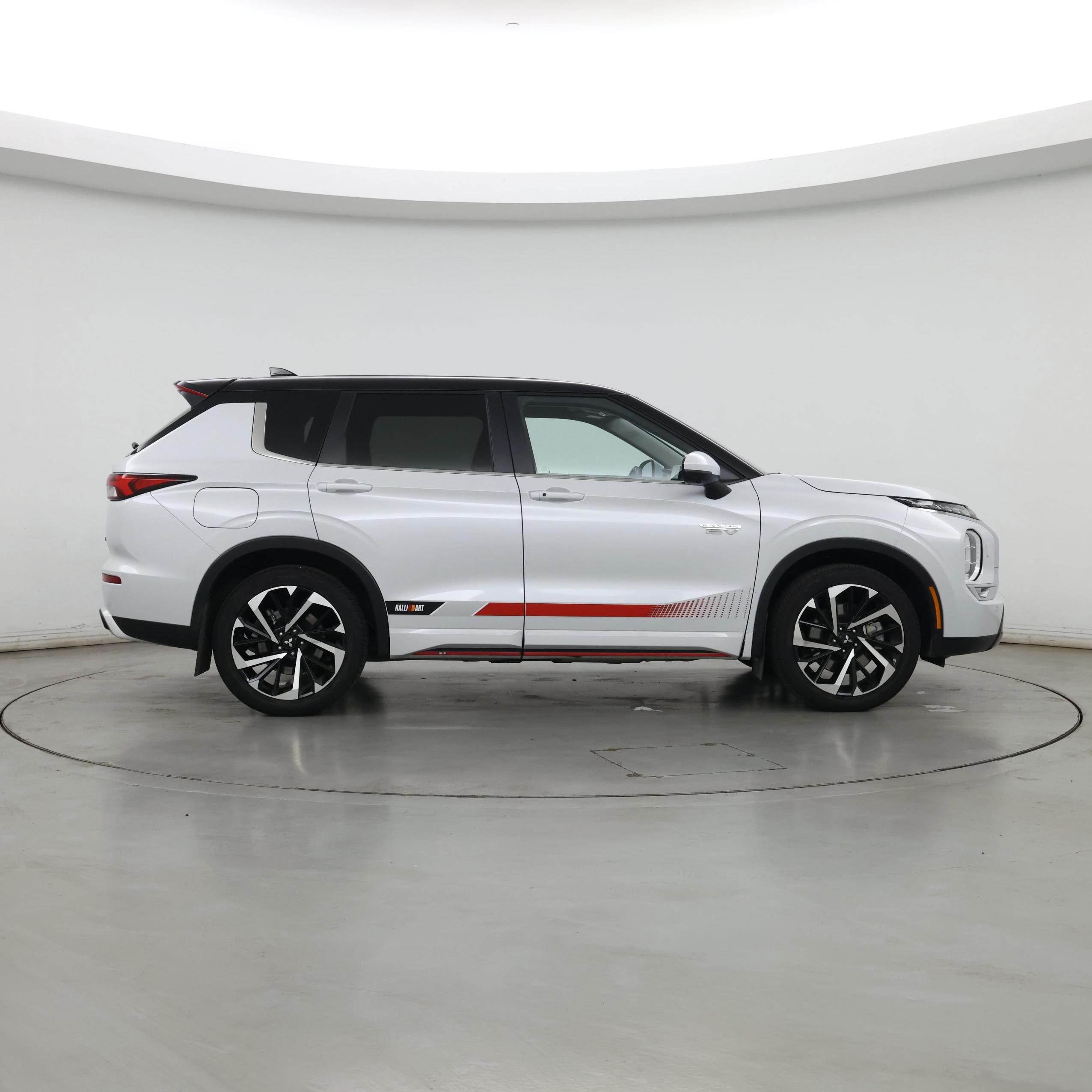 Thumbnail: 2023 Mitsubishi Outlander - 7