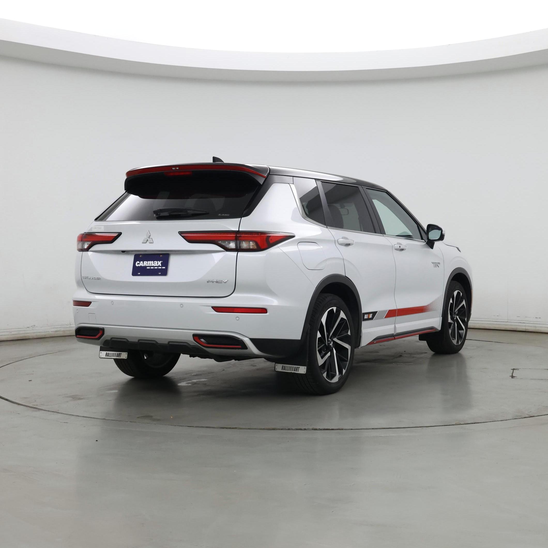 Thumbnail: 2023 Mitsubishi Outlander - 8