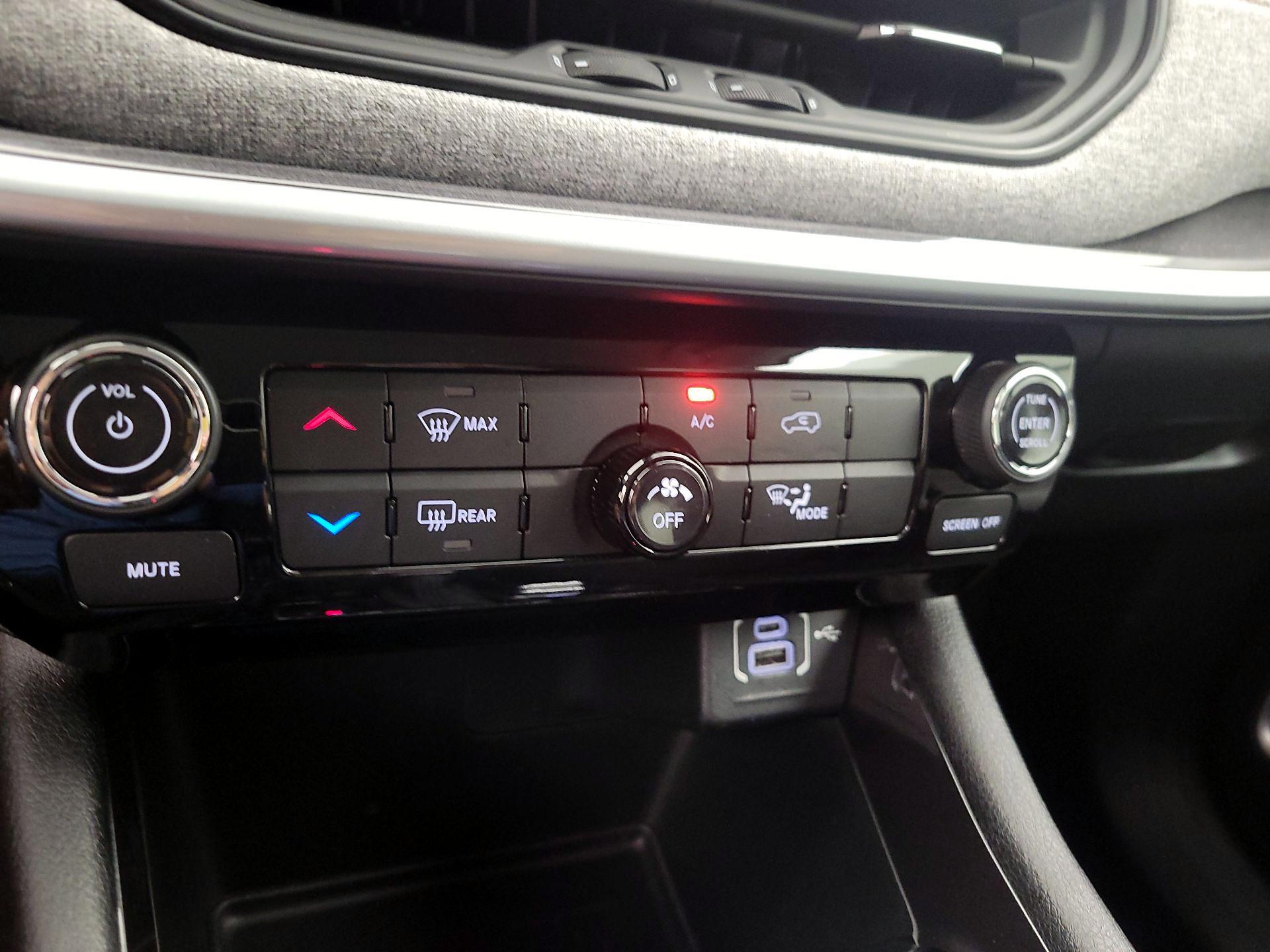 Thumbnail: 2022 Jeep Compass - 16