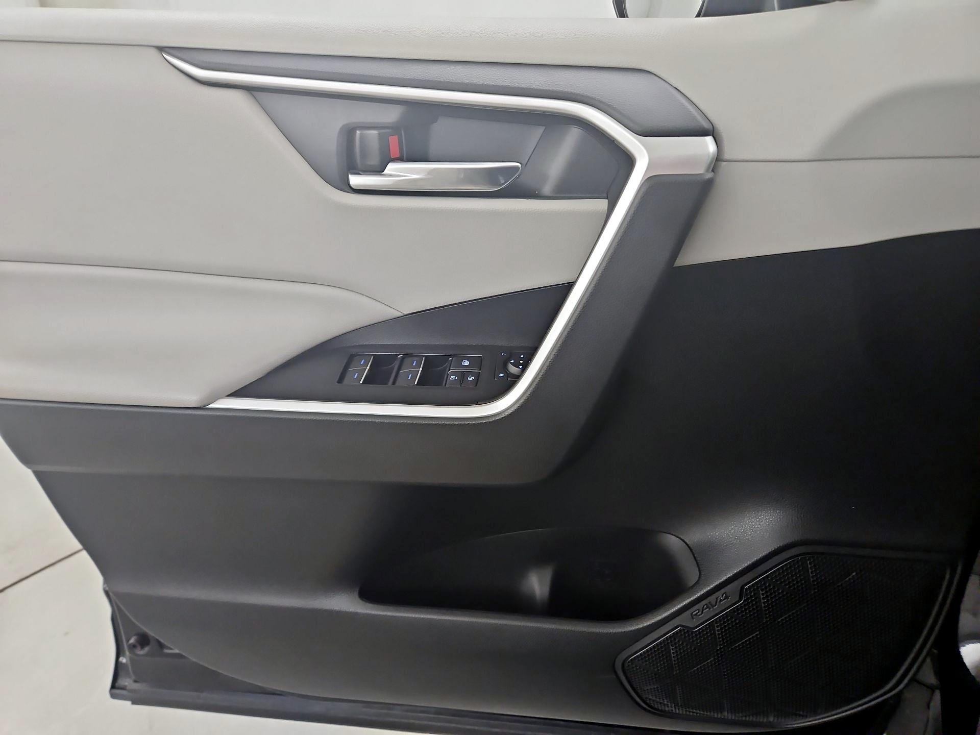 Thumbnail: 2022 Toyota RAV4 - 12