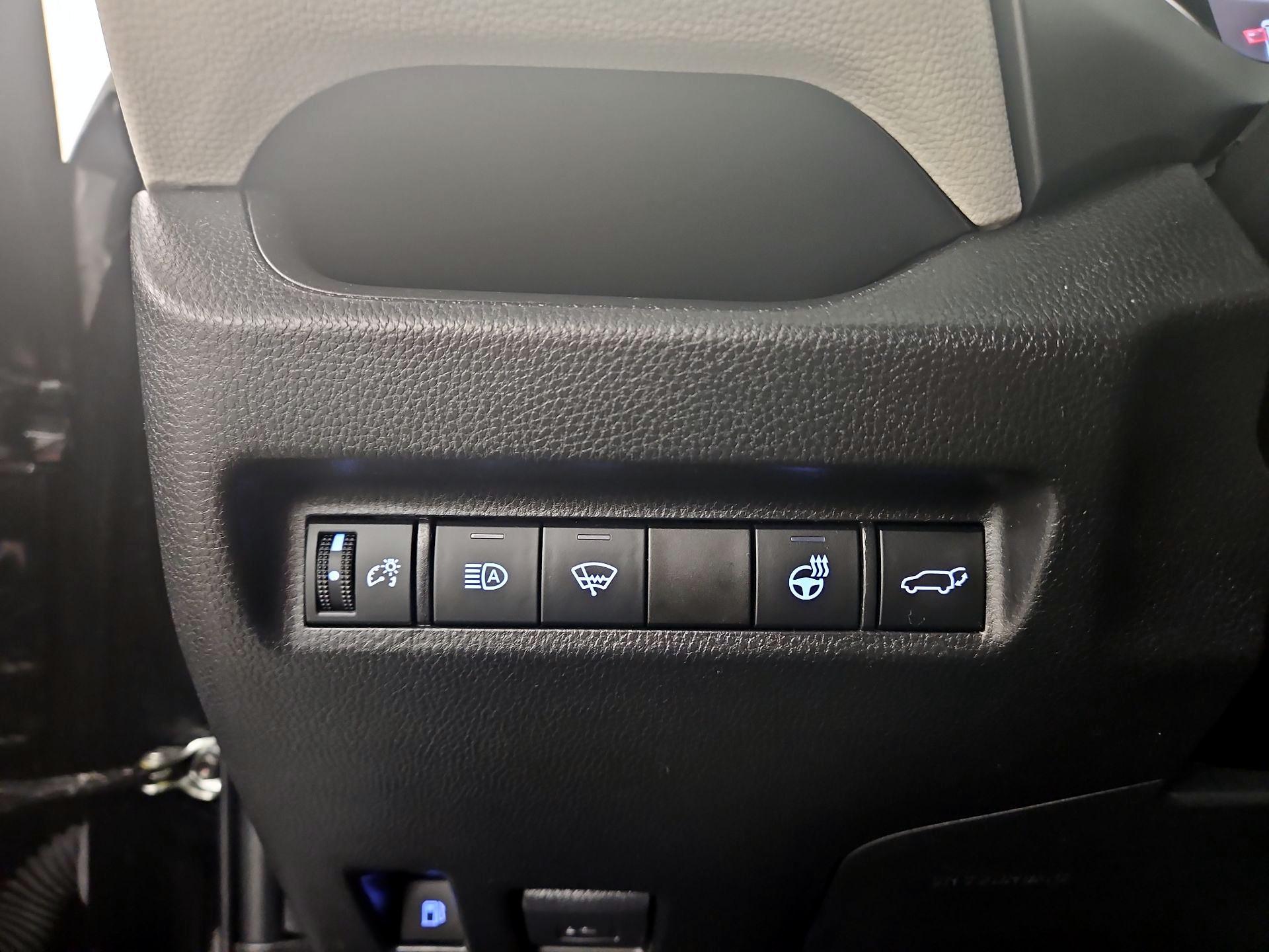 Thumbnail: 2022 Toyota RAV4 - 13