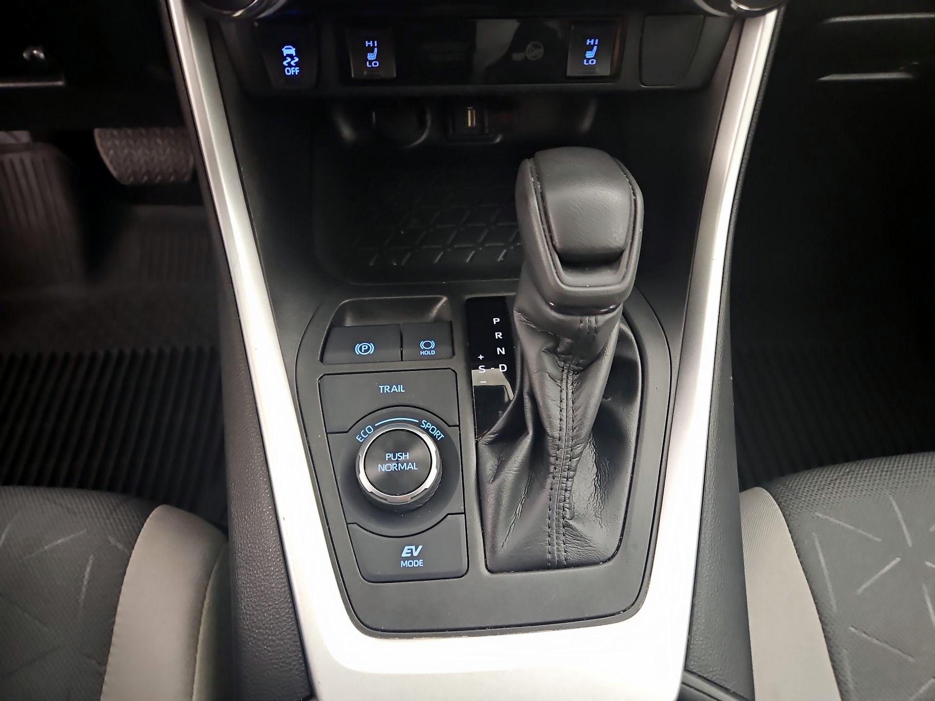 Thumbnail: 2022 Toyota RAV4 - 17