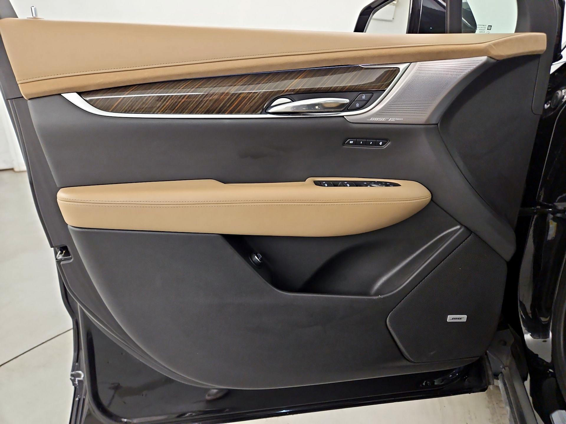 Thumbnail: 2023 Cadillac XT6 - 12