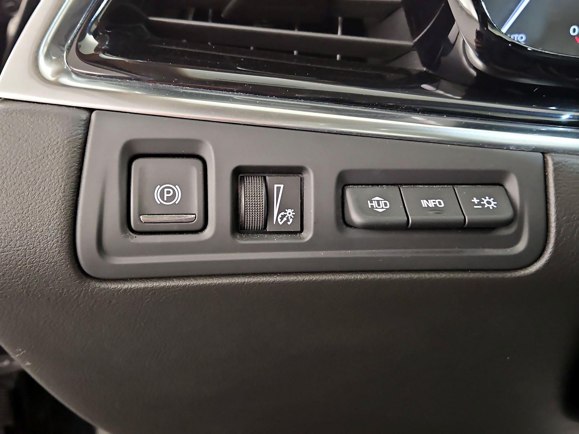 Thumbnail: 2023 Cadillac XT6 - 13