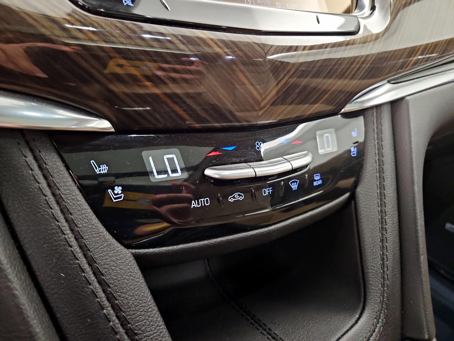 Thumbnail: 2023 Cadillac XT6 - 17