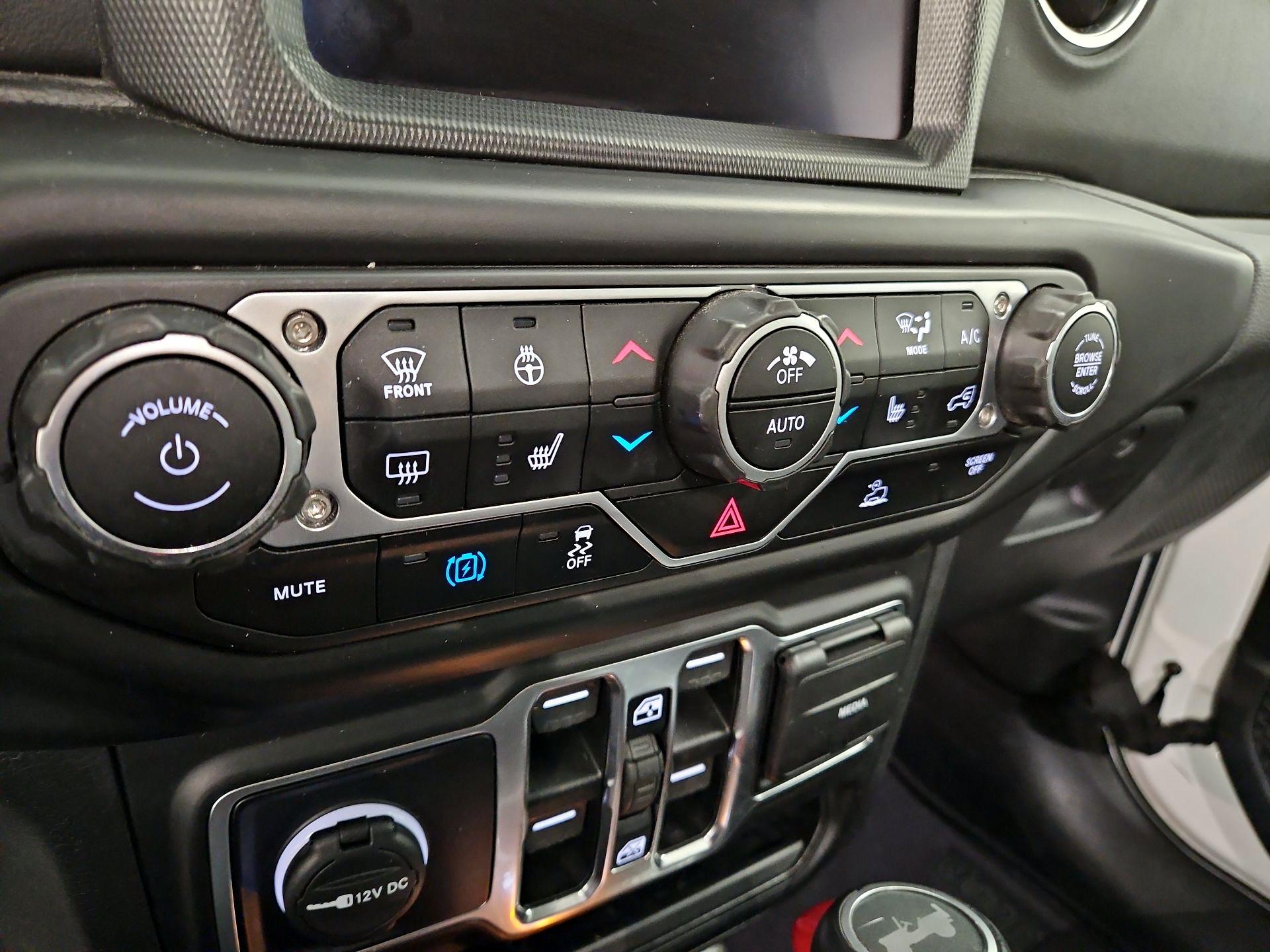 Thumbnail: 2023 Jeep Wrangler - 17