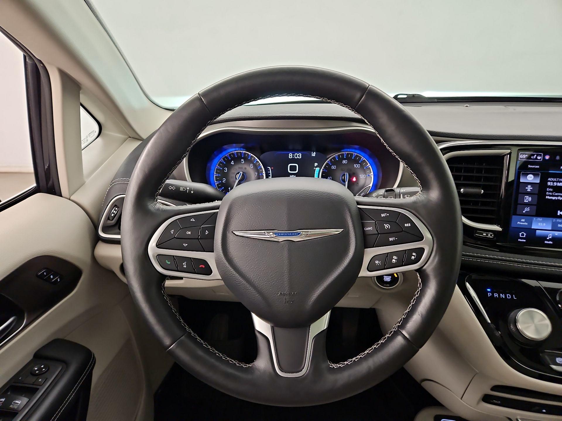 Thumbnail: 2021 Chrysler Pacifica - 10