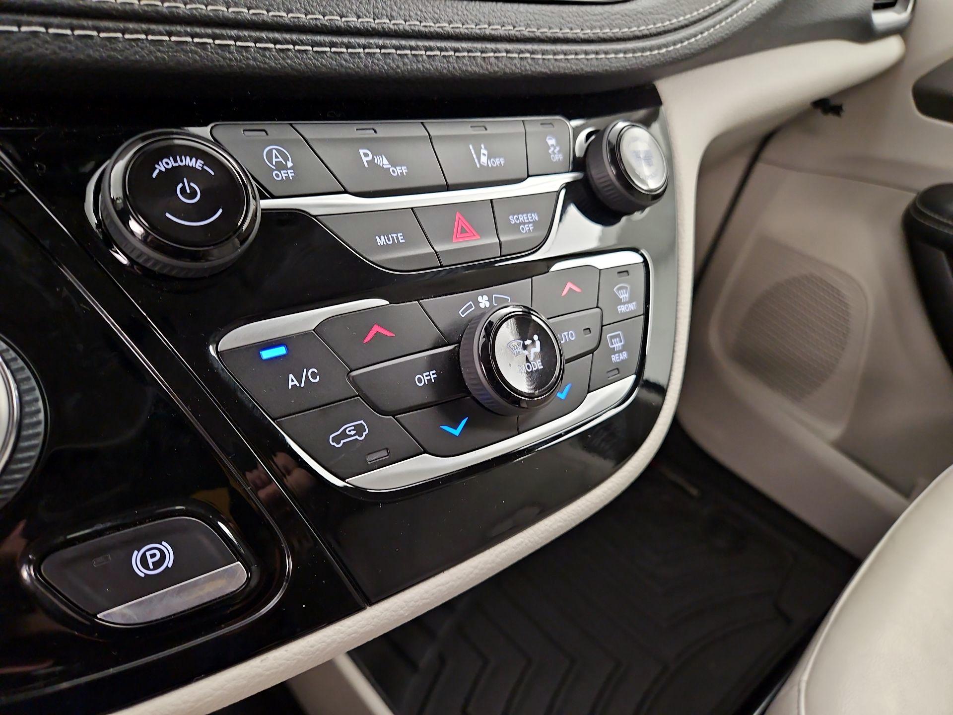 Thumbnail: 2021 Chrysler Pacifica - 16