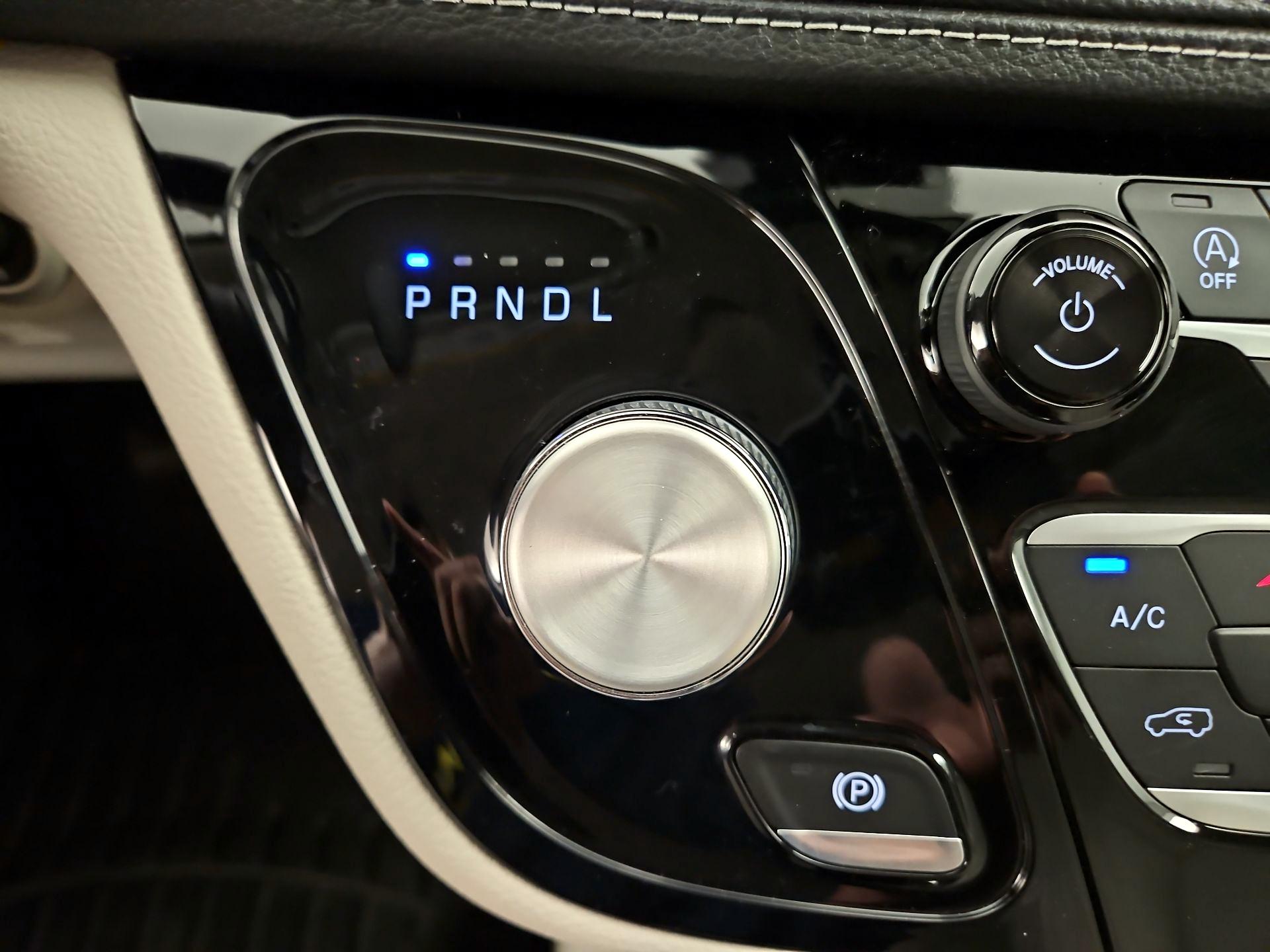 Thumbnail: 2021 Chrysler Pacifica - 17