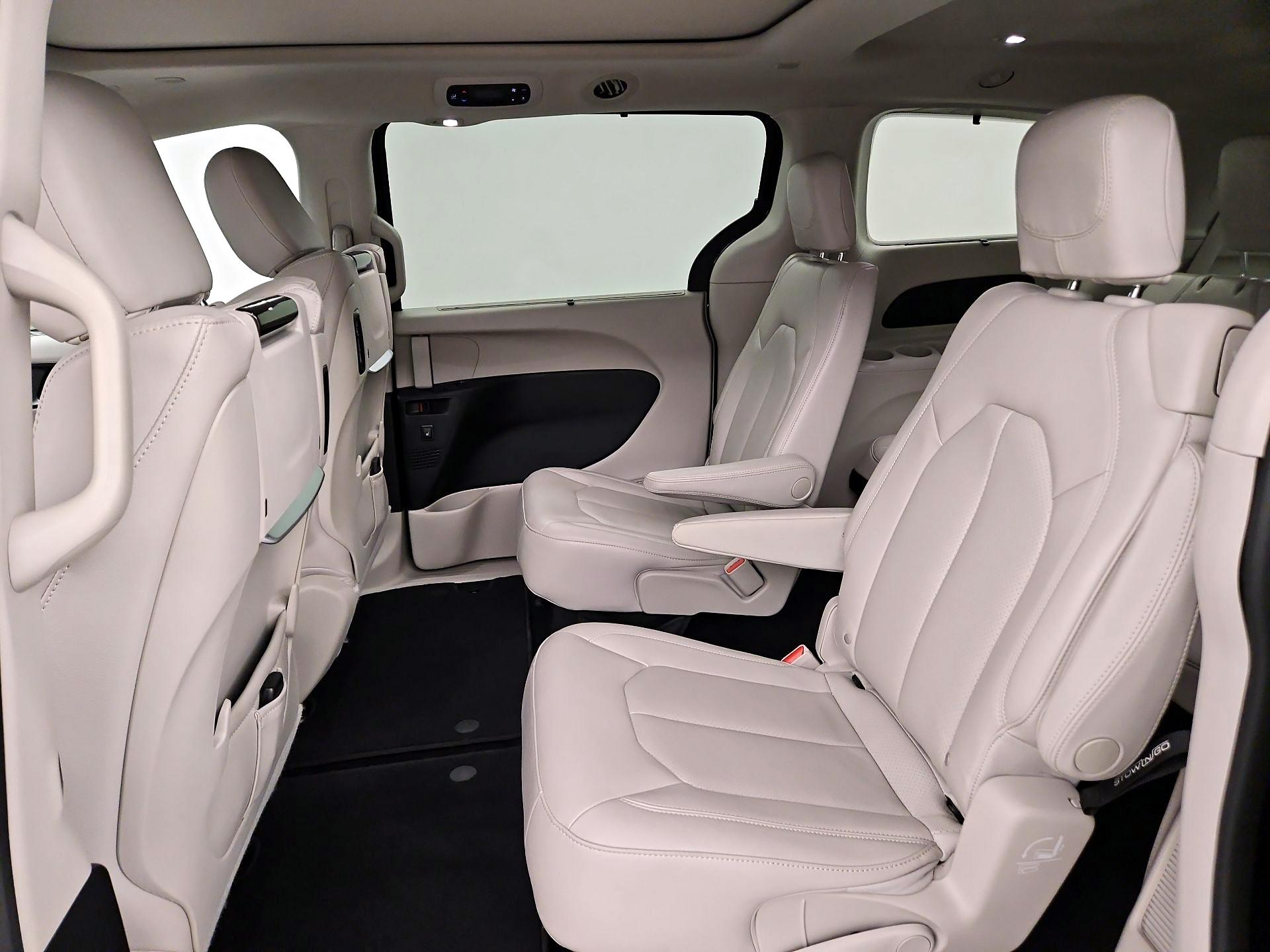 Thumbnail: 2021 Chrysler Pacifica - 20