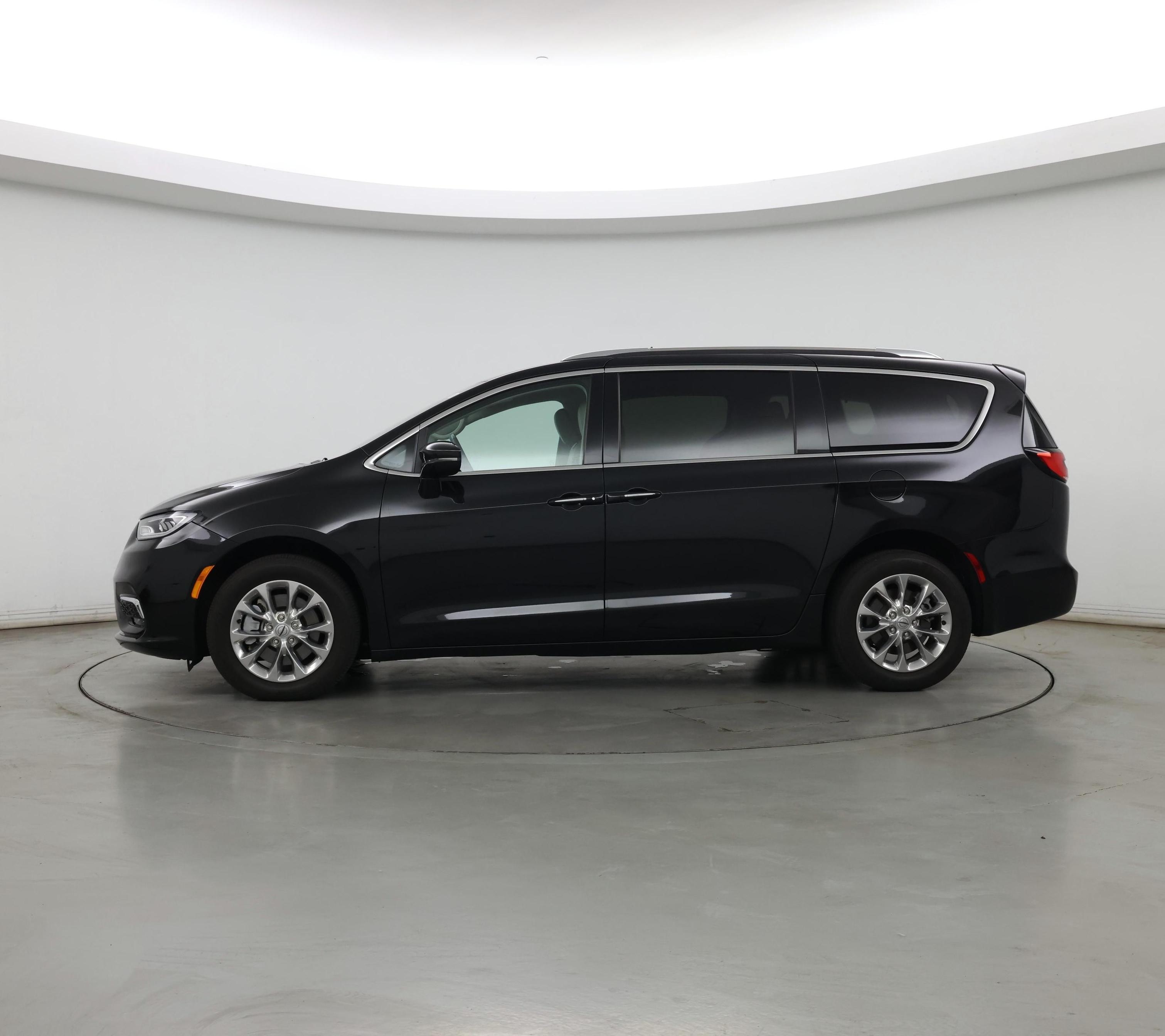 Thumbnail: 2021 Chrysler Pacifica - 3