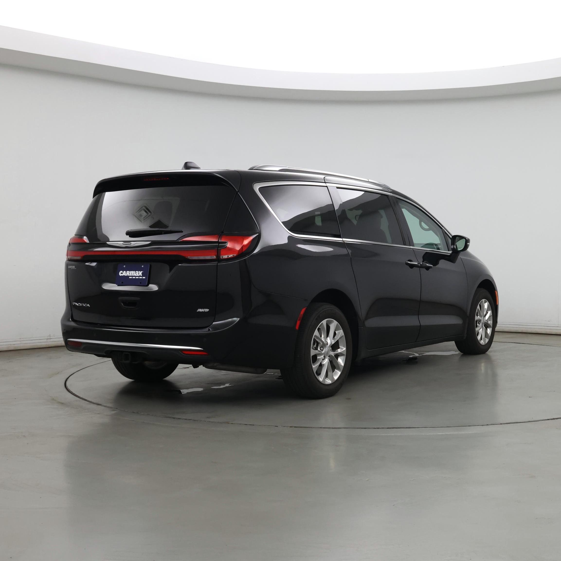 Thumbnail: 2021 Chrysler Pacifica - 8