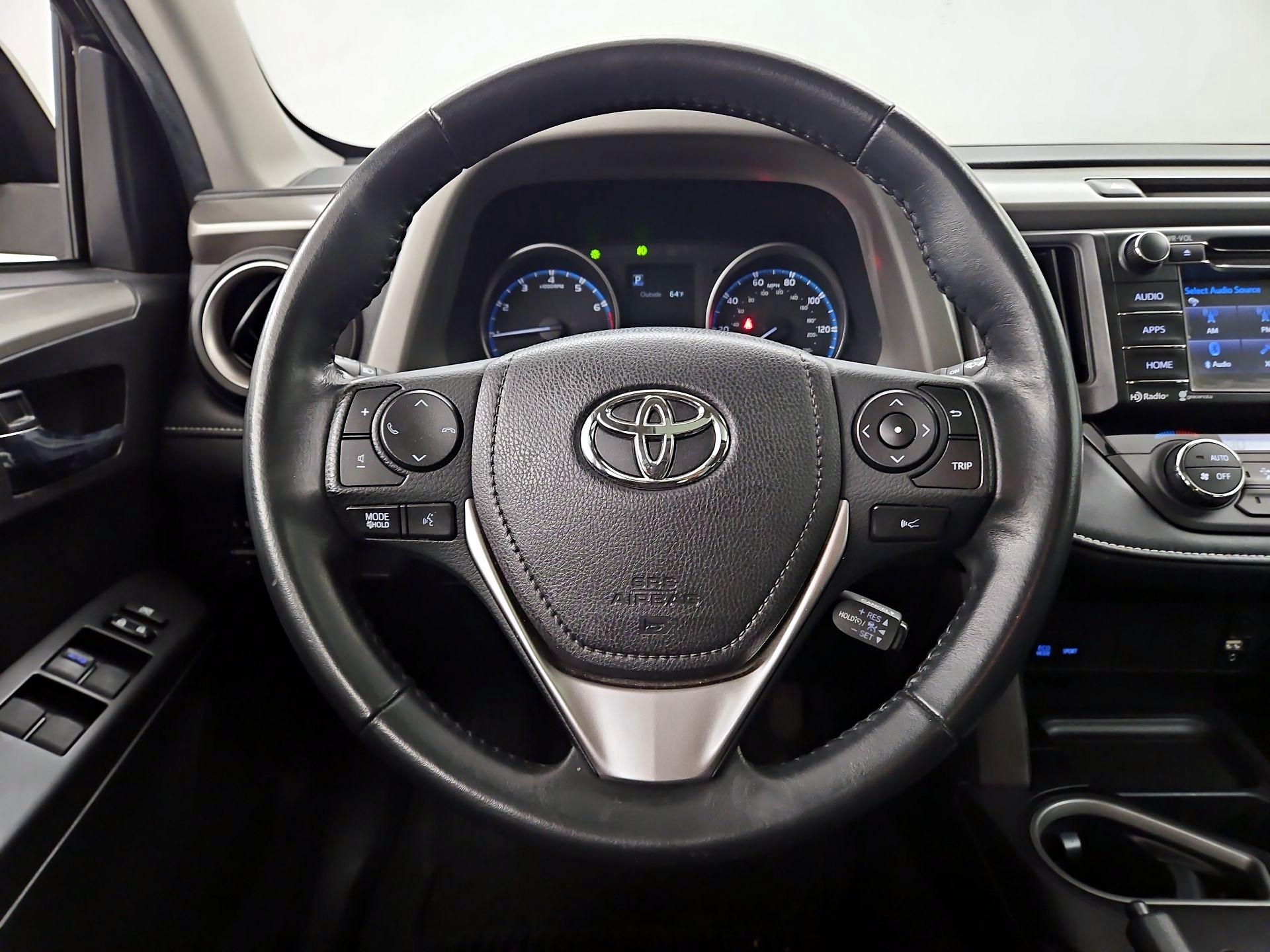 Thumbnail: 2018 Toyota RAV4 - 10