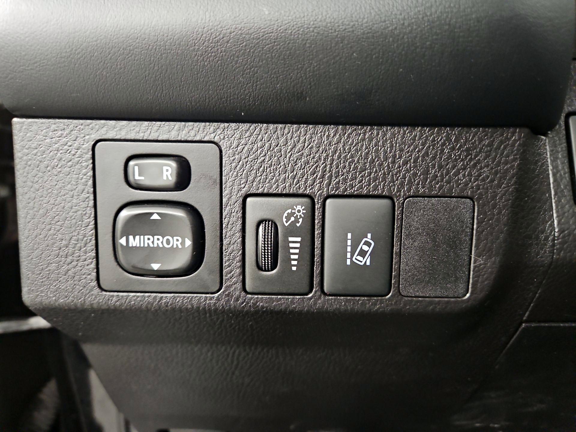 Thumbnail: 2018 Toyota RAV4 - 13