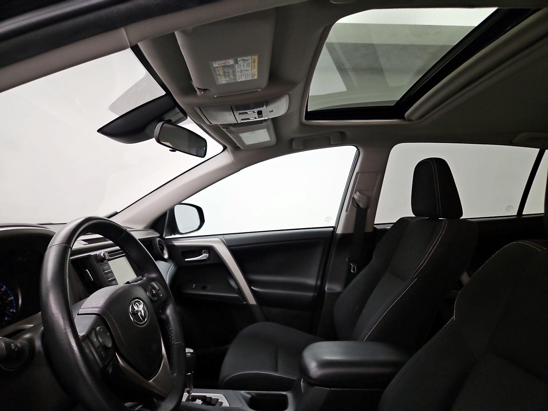 Thumbnail: 2018 Toyota RAV4 - 19