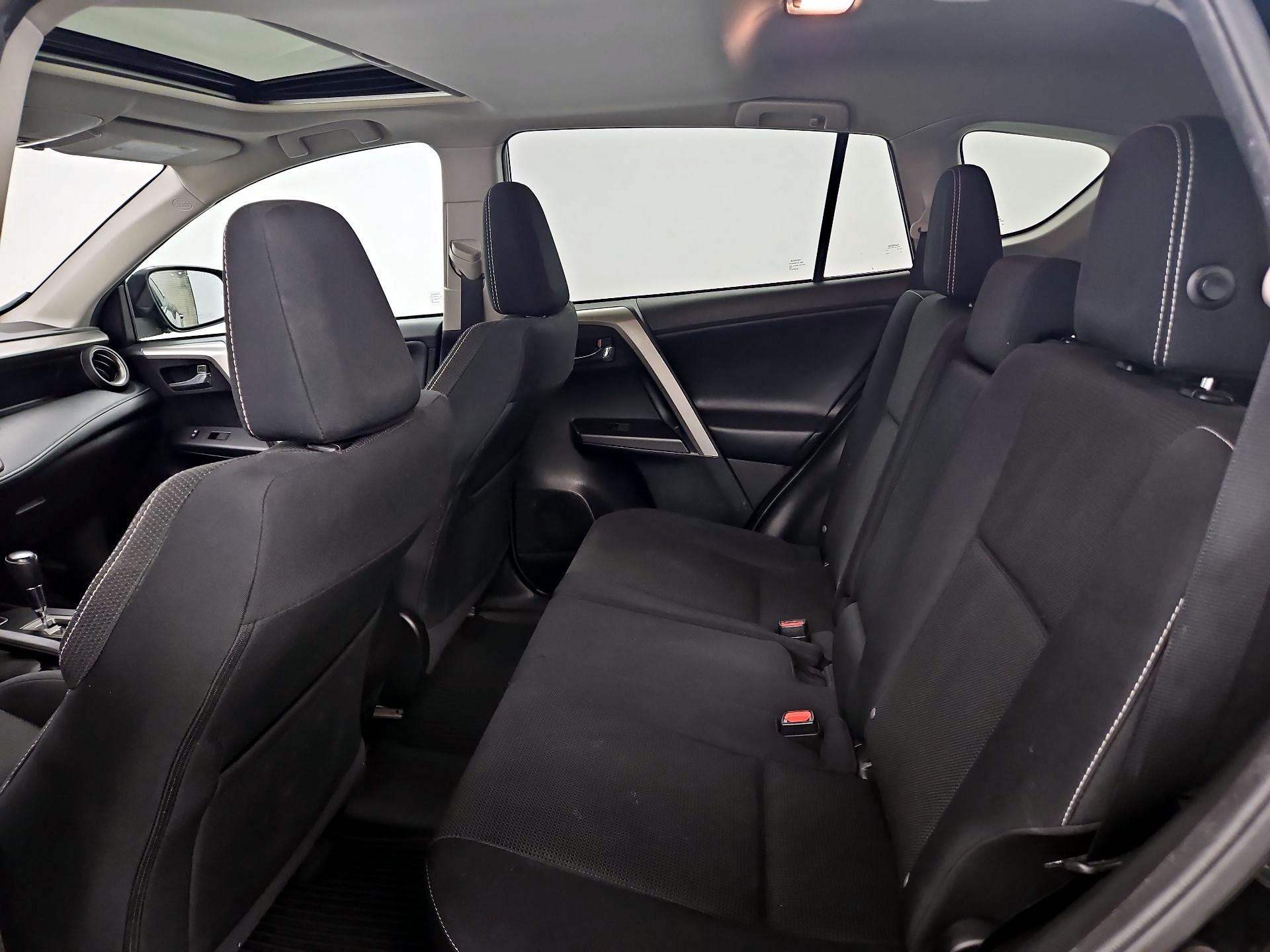 Thumbnail: 2018 Toyota RAV4 - 20