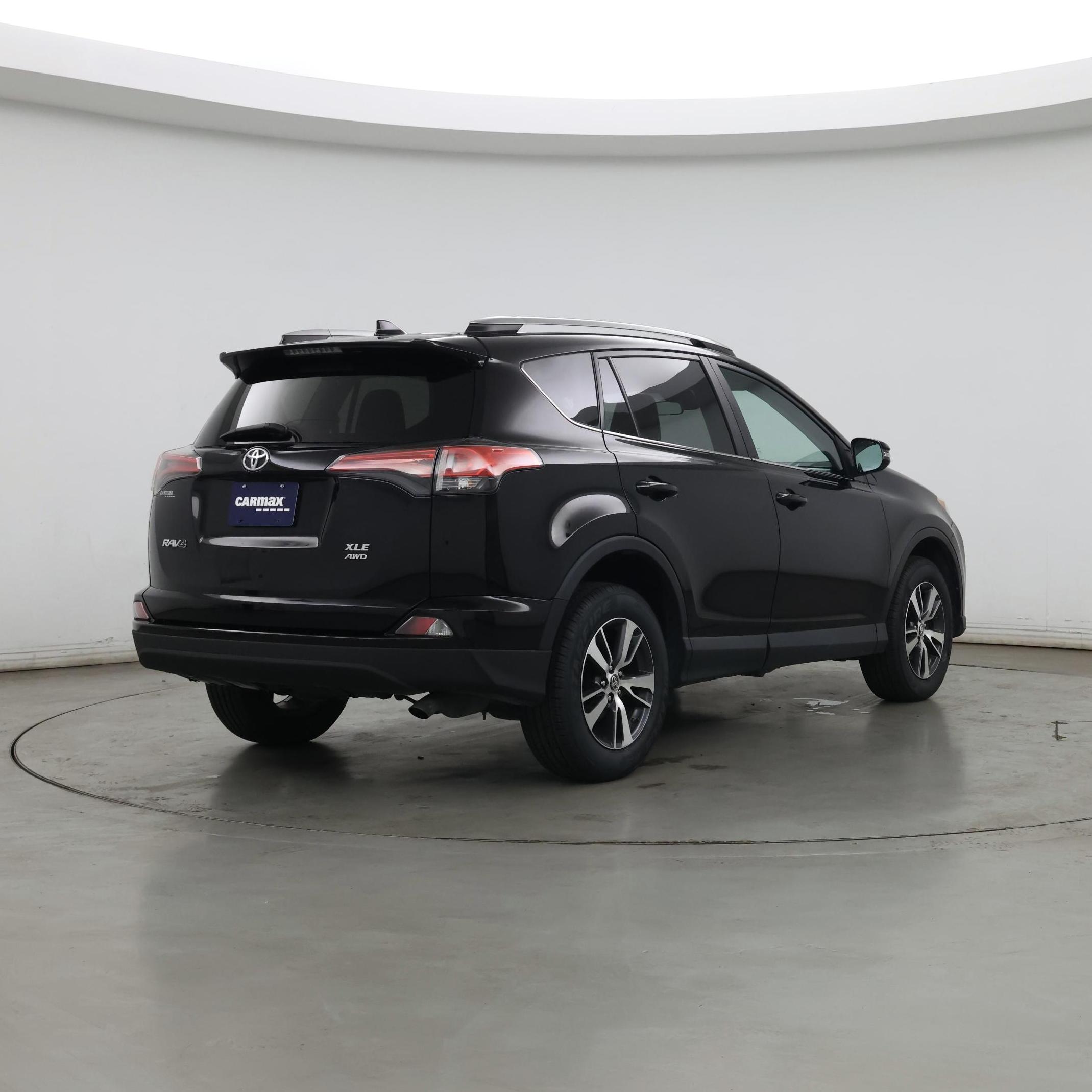 Thumbnail: 2018 Toyota RAV4 - 8