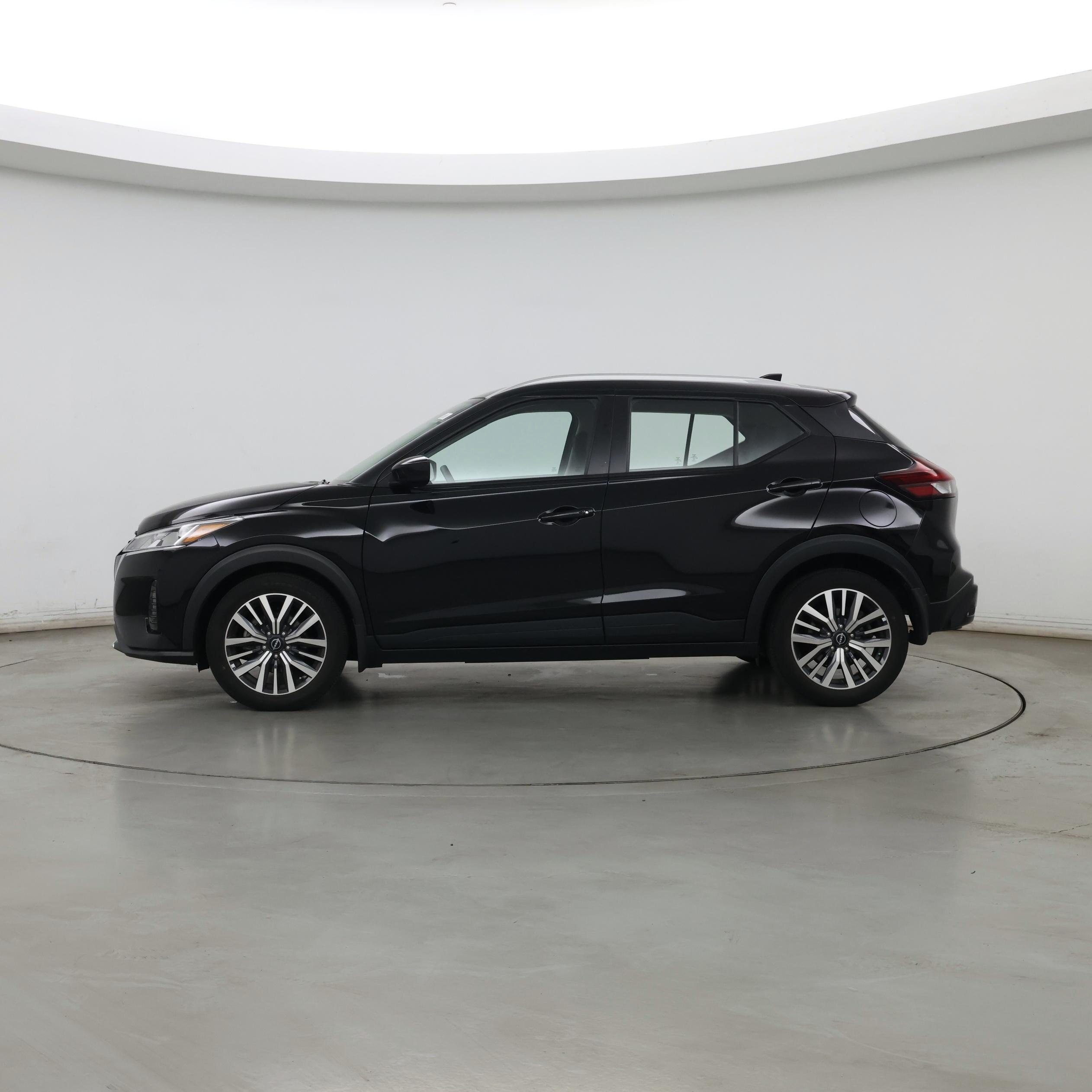 Thumbnail: 2023 Nissan Kicks - 3